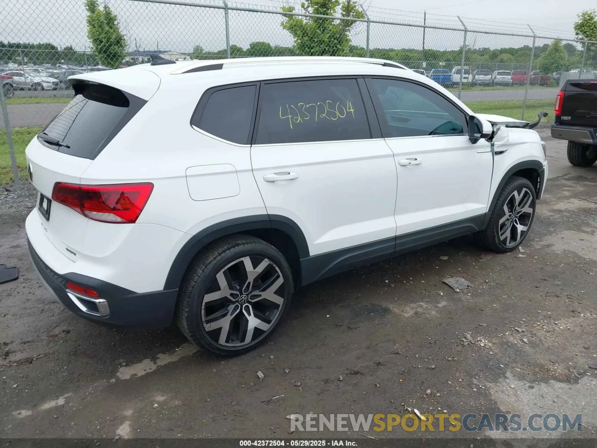 4 fotografías del automóvil dañado 3VVJX7B27NM022946 VOLKSWAGEN TAOS 2022