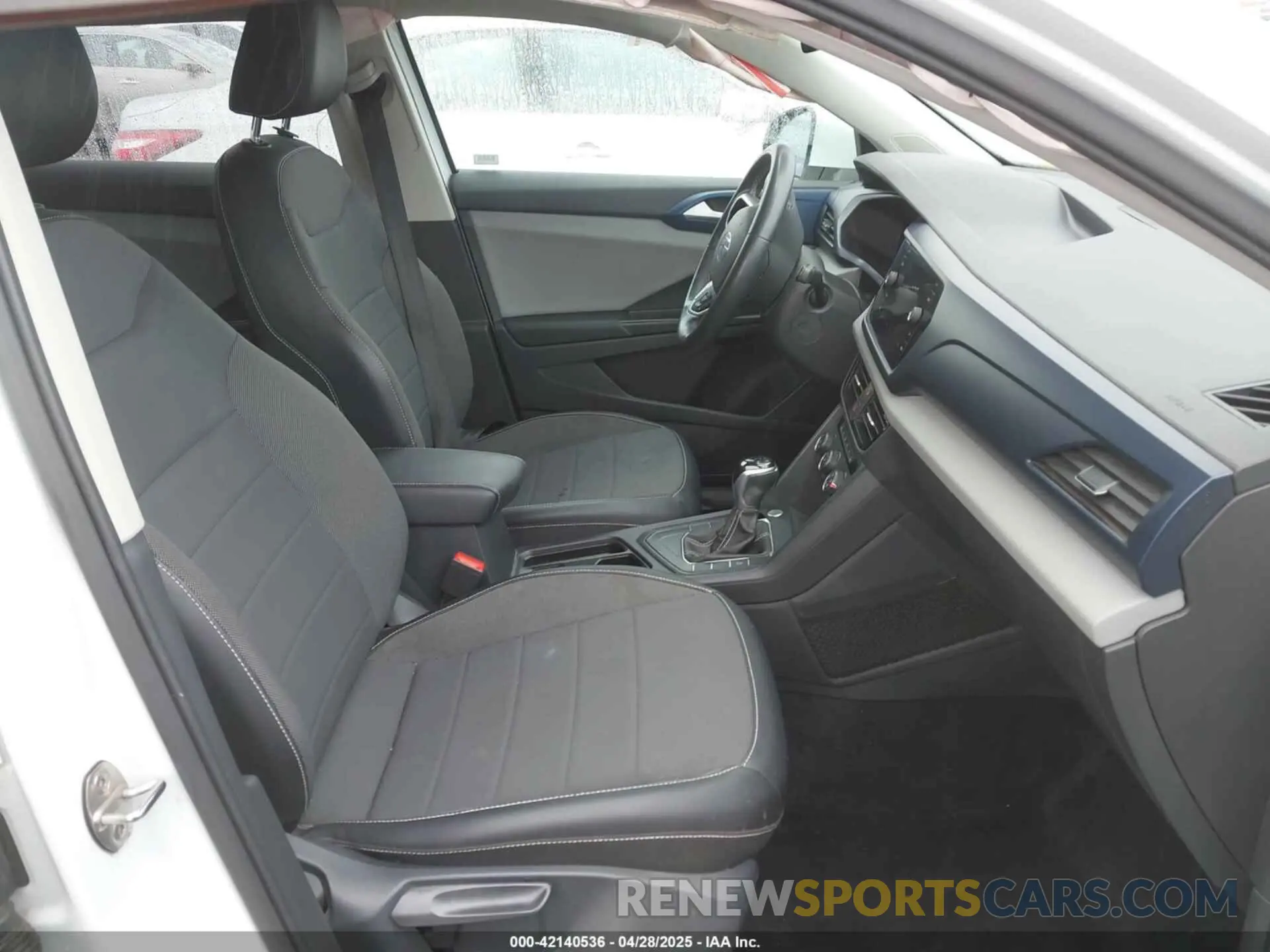 5 fotografías del automóvil dañado 3VVLX7B27NM044843 VOLKSWAGEN TAOS 2022