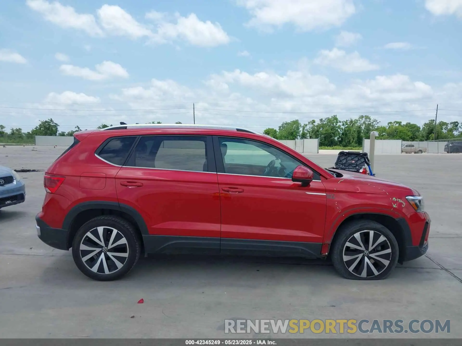 13 fotografías del automóvil dañado 3VVLX7B29NM038915 VOLKSWAGEN TAOS 2022