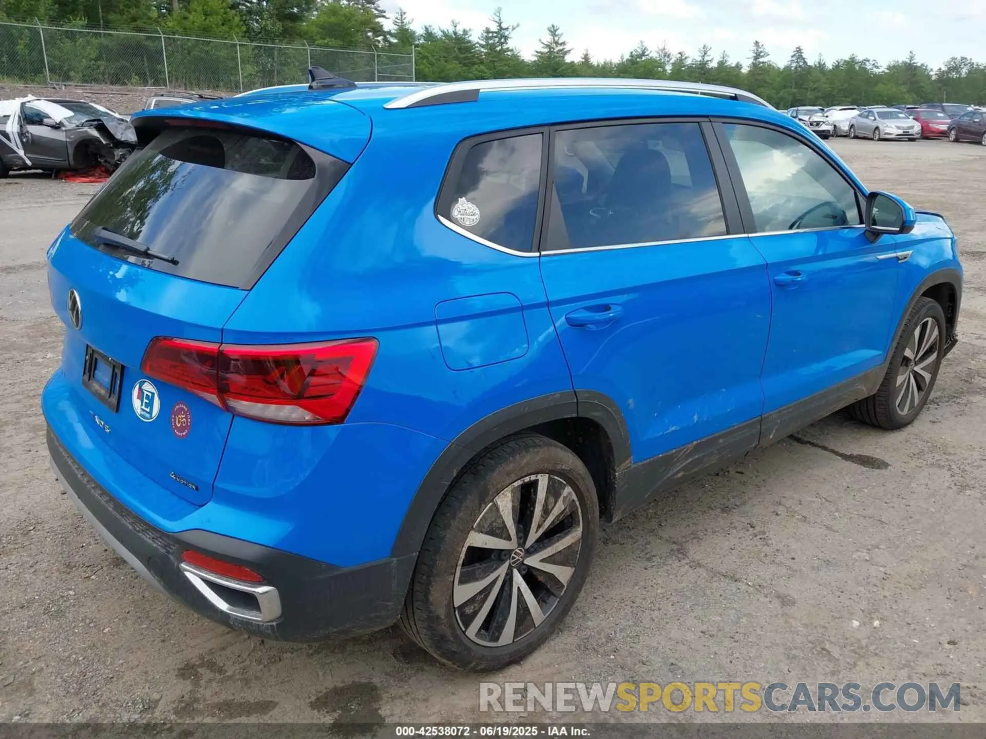 4 fotografías del automóvil dañado 3VVPX7B28NM055495 VOLKSWAGEN TAOS 2022