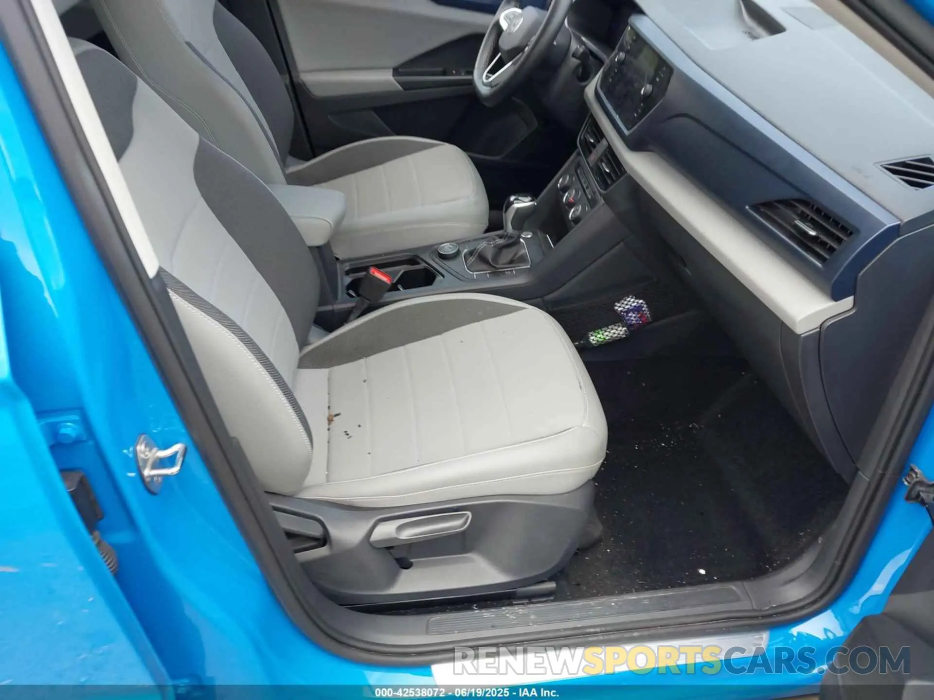 5 fotografías del automóvil dañado 3VVPX7B28NM055495 VOLKSWAGEN TAOS 2022