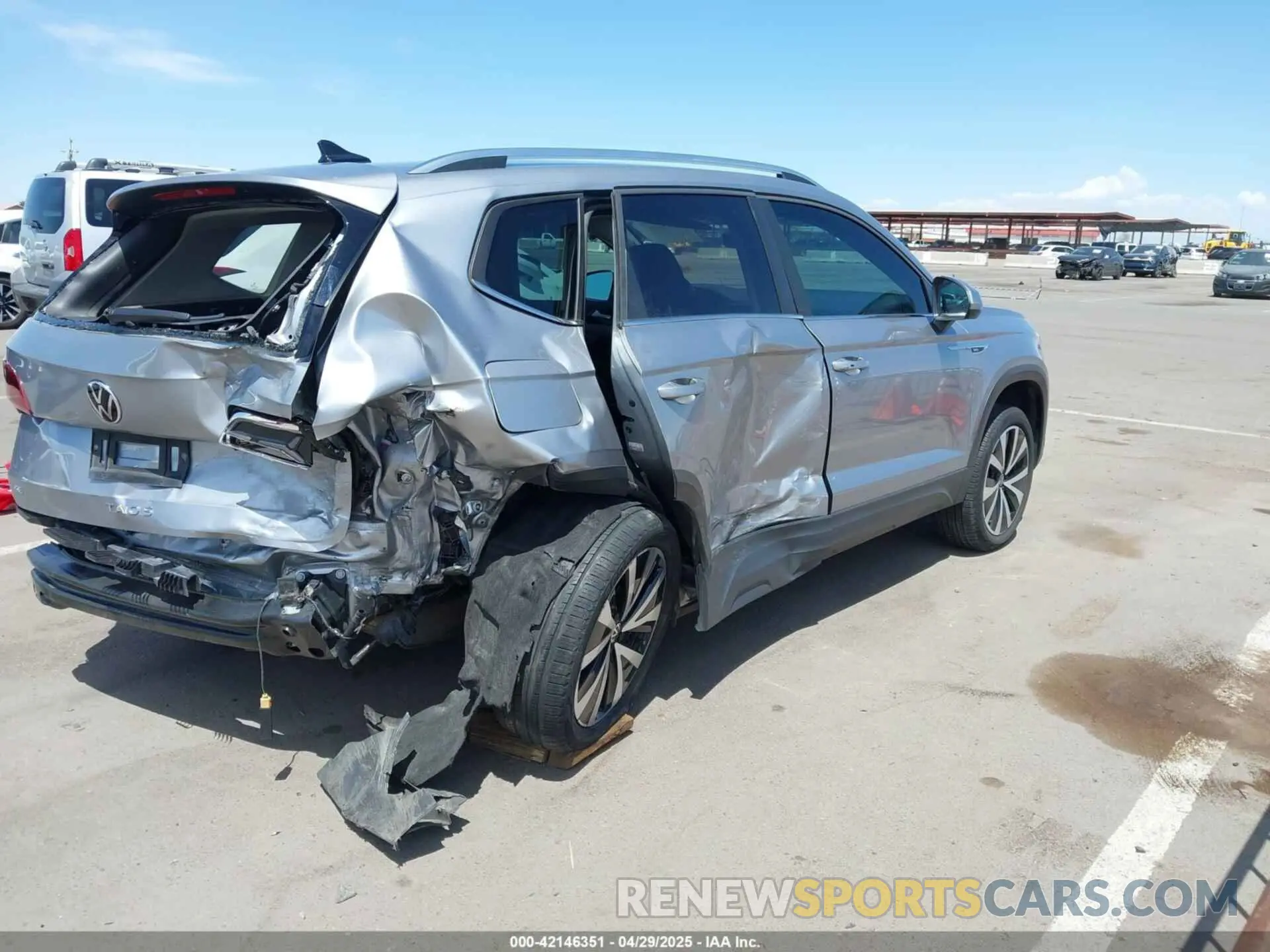 4 fotografías del automóvil dañado 3VVRX7B20NM100096 VOLKSWAGEN TAOS 2022