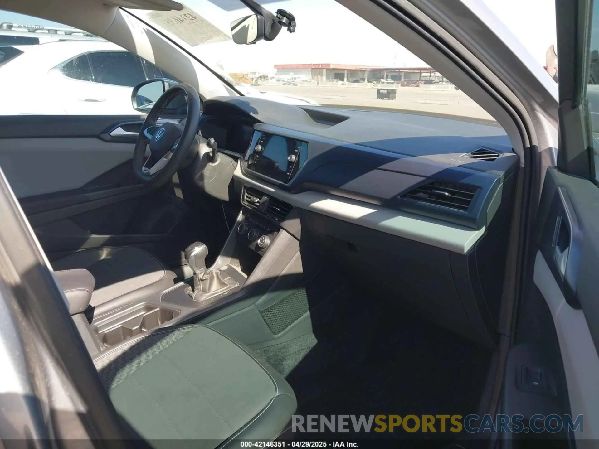 5 fotografías del automóvil dañado 3VVRX7B20NM100096 VOLKSWAGEN TAOS 2022