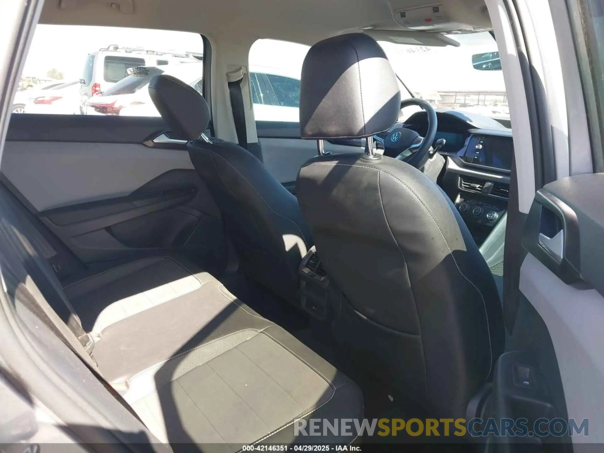 8 fotografías del automóvil dañado 3VVRX7B20NM100096 VOLKSWAGEN TAOS 2022