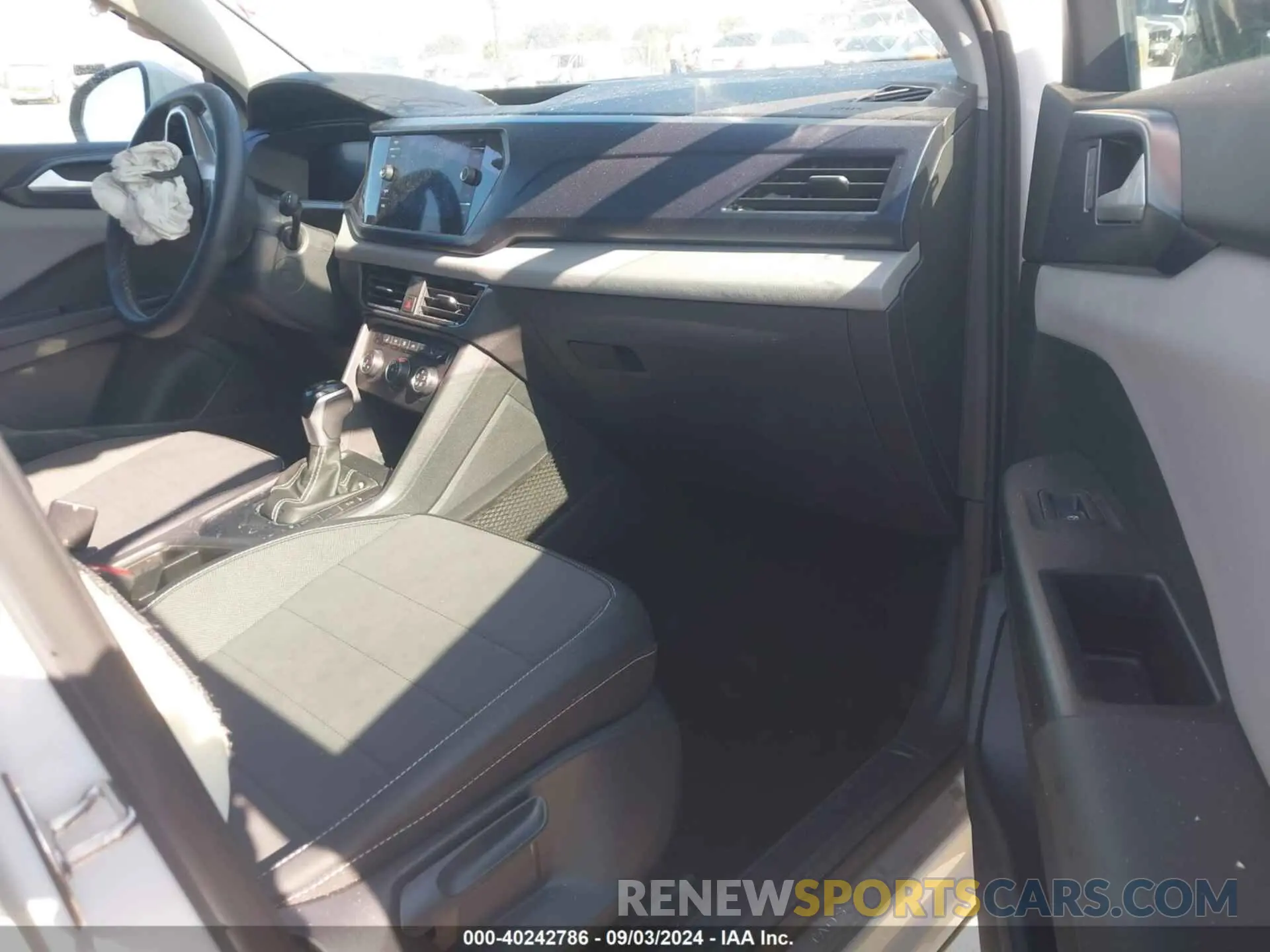 5 fotografías del automóvil dañado 3VVRX7B22NM074620 VOLKSWAGEN TAOS 2022