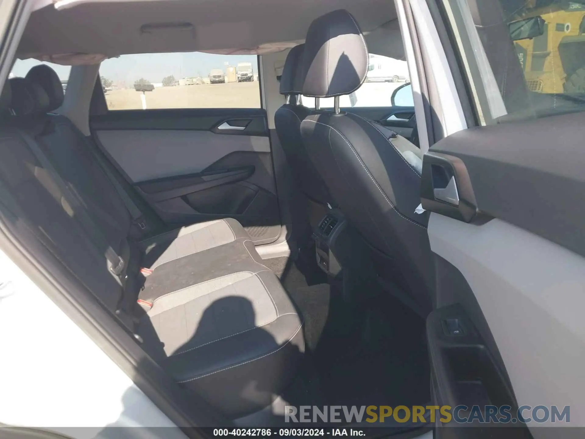 8 fotografías del automóvil dañado 3VVRX7B22NM074620 VOLKSWAGEN TAOS 2022
