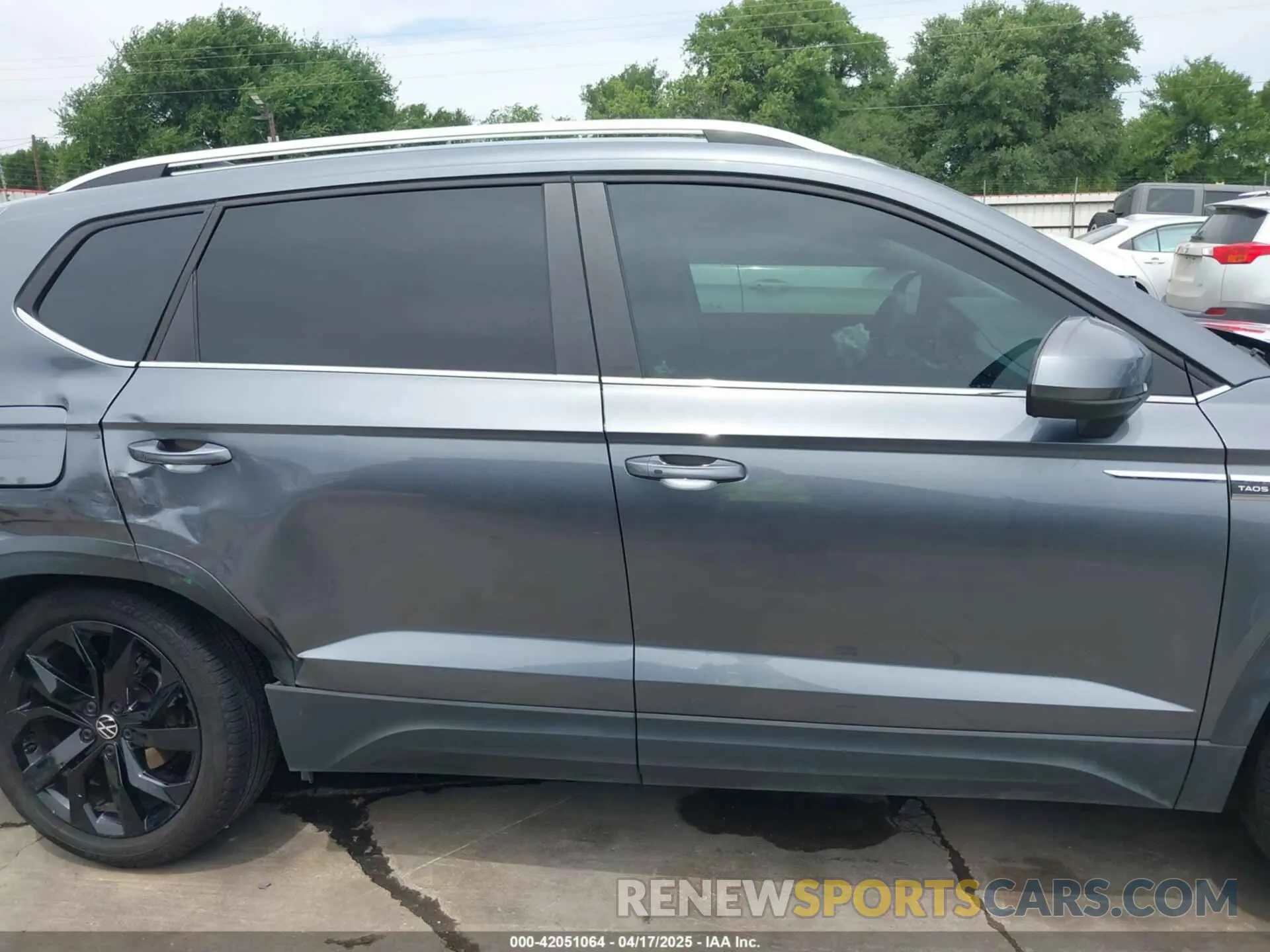 14 fotografías del automóvil dañado 3VVSX7B2XNM062037 VOLKSWAGEN TAOS 2022