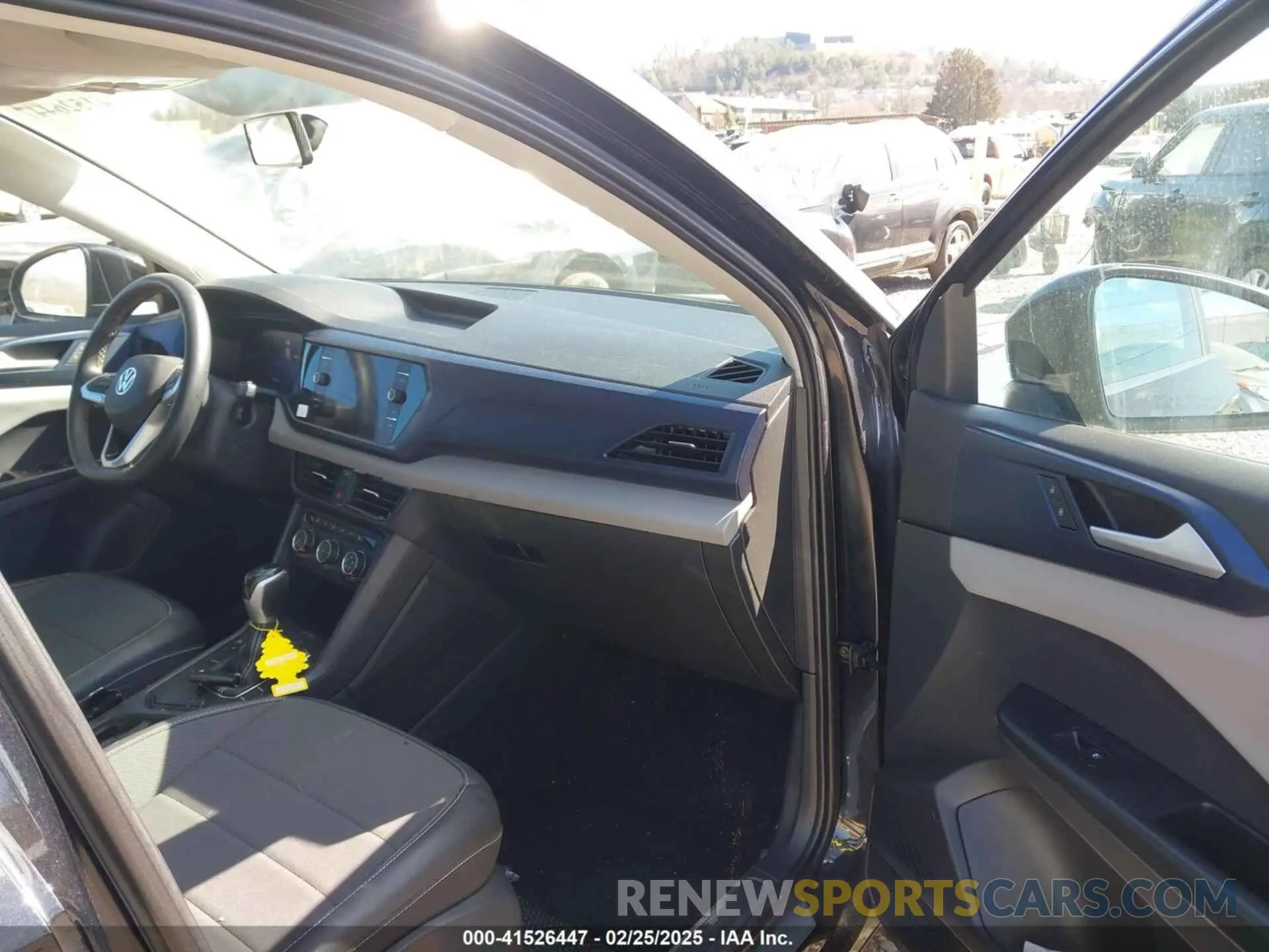 5 fotografías del automóvil dañado 3VVTX7B21NM012051 VOLKSWAGEN TAOS 2022