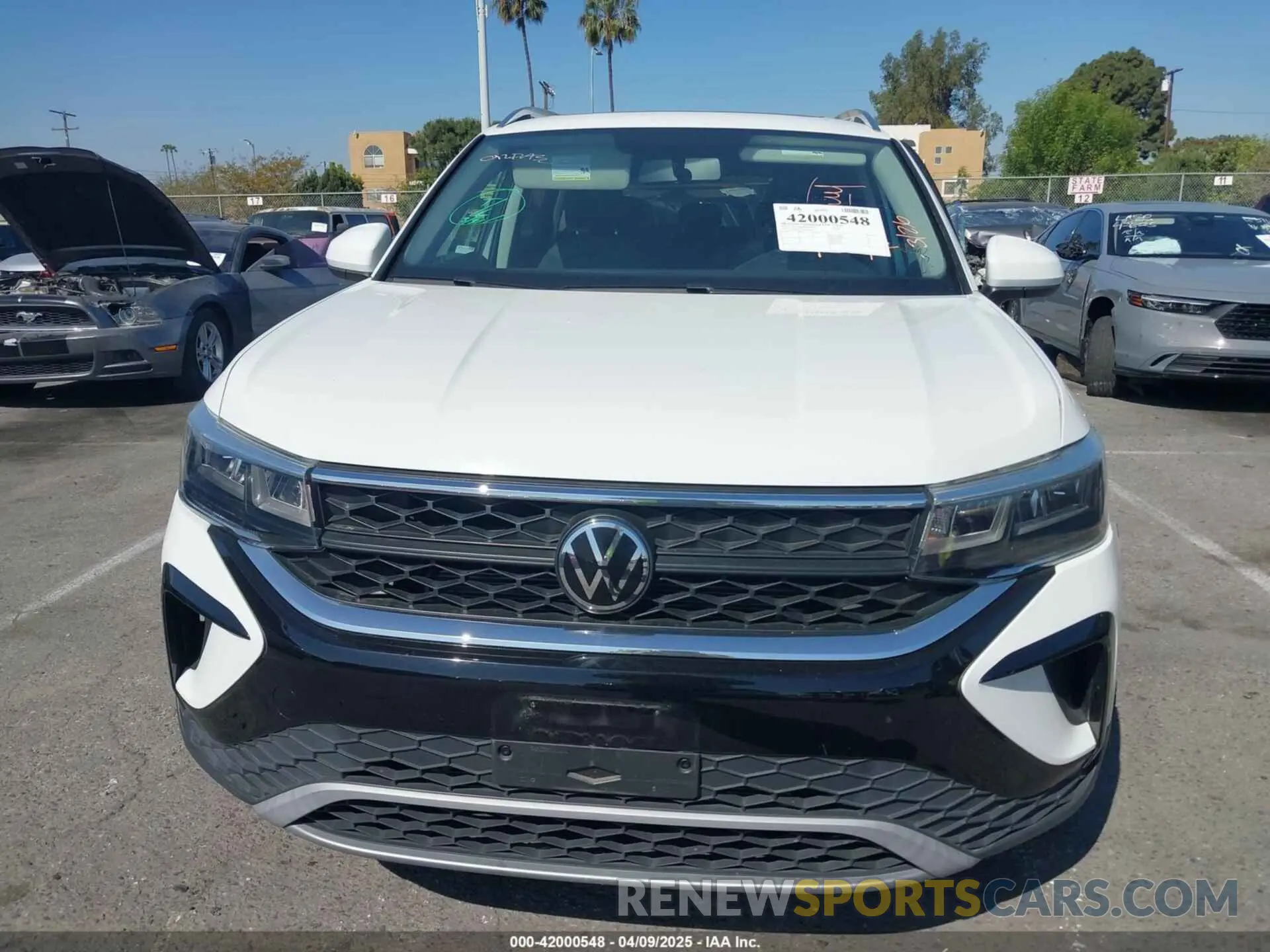 12 fotografías del automóvil dañado 3VVTX7B27NM094738 VOLKSWAGEN TAOS 2022