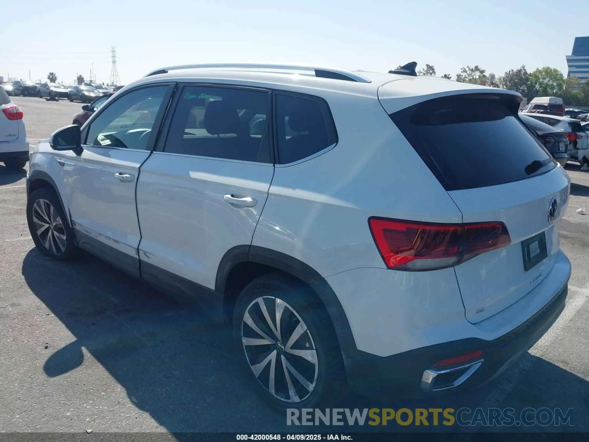 14 fotografías del automóvil dañado 3VVTX7B27NM094738 VOLKSWAGEN TAOS 2022