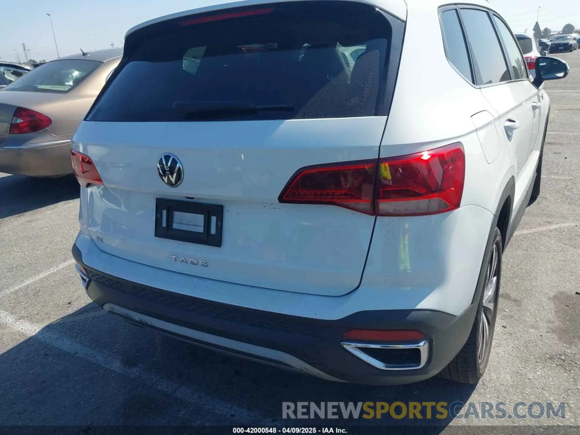 16 fotografías del automóvil dañado 3VVTX7B27NM094738 VOLKSWAGEN TAOS 2022