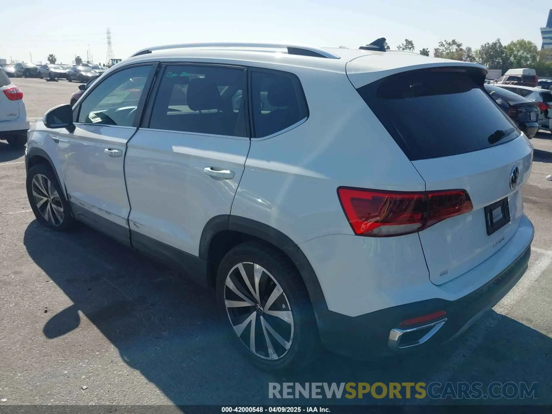 3 fotografías del automóvil dañado 3VVTX7B27NM094738 VOLKSWAGEN TAOS 2022