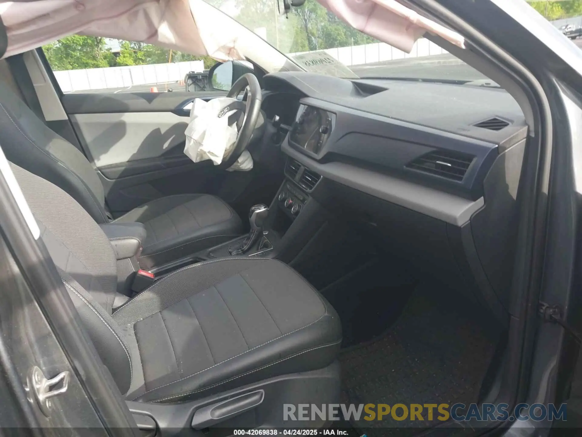 5 fotografías del automóvil dañado 3VVTX7B28NM024844 VOLKSWAGEN TAOS 2022
