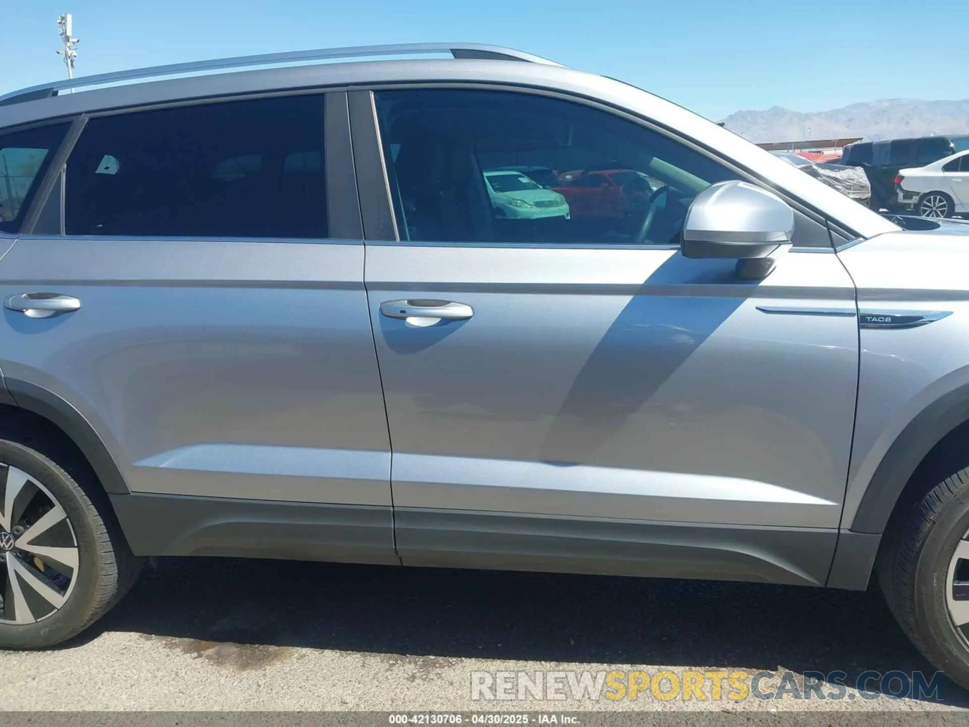 14 fotografías del automóvil dañado 3VVWX7B25NM052100 VOLKSWAGEN TAOS 2022