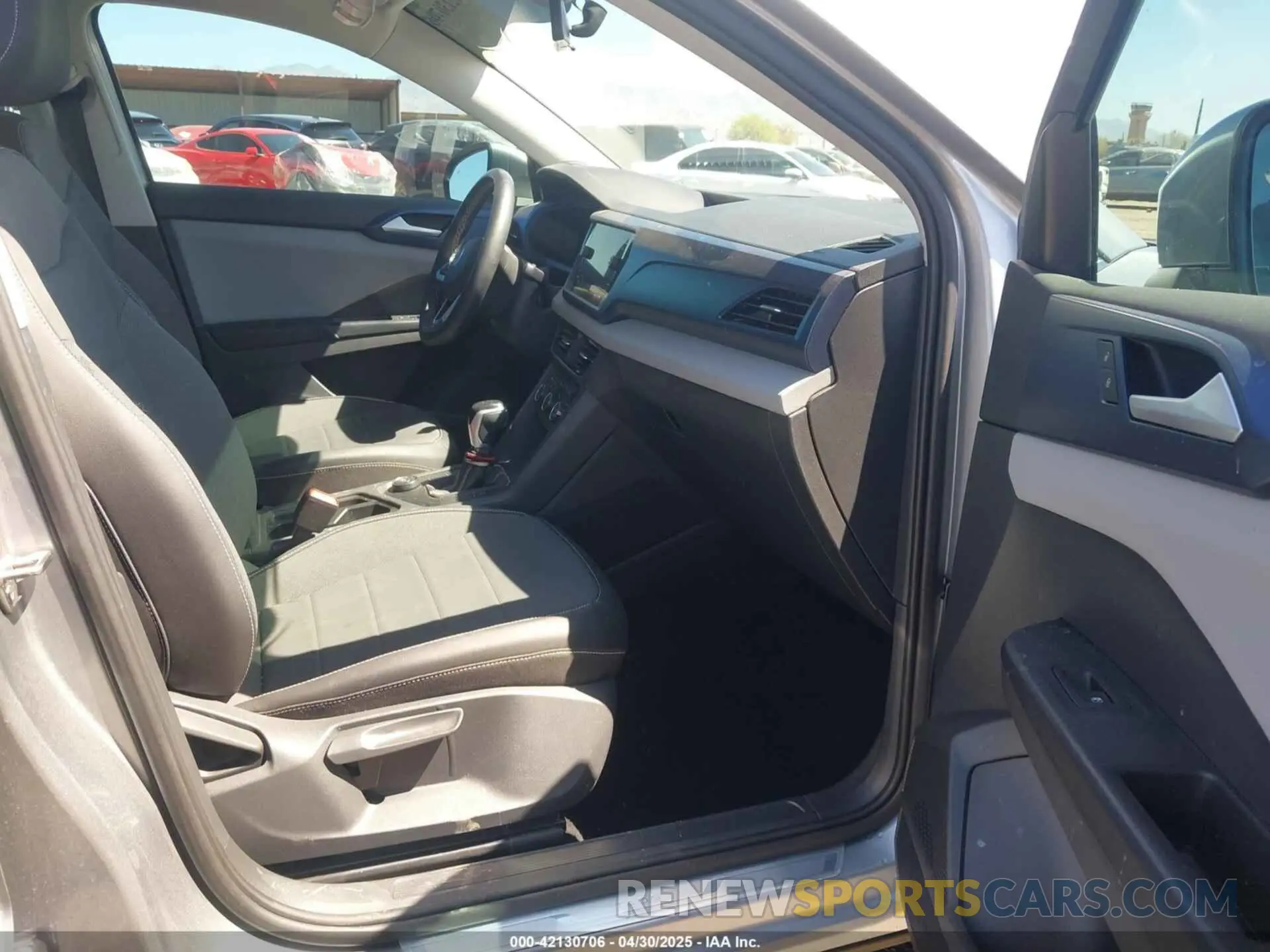 5 fotografías del automóvil dañado 3VVWX7B25NM052100 VOLKSWAGEN TAOS 2022