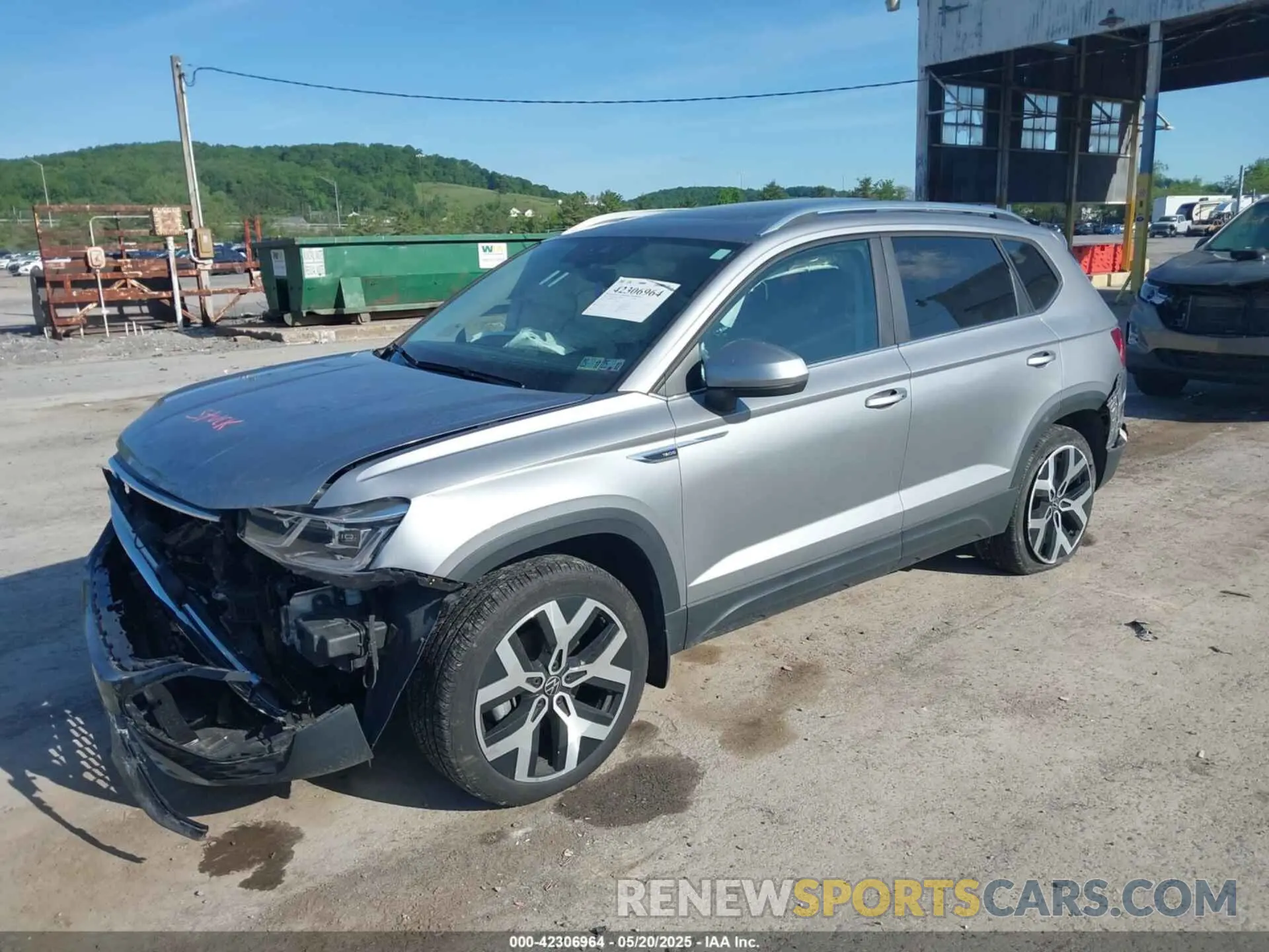 2 fotografías del automóvil dañado 3VV2X7B21PM318214 VOLKSWAGEN TAOS 2023