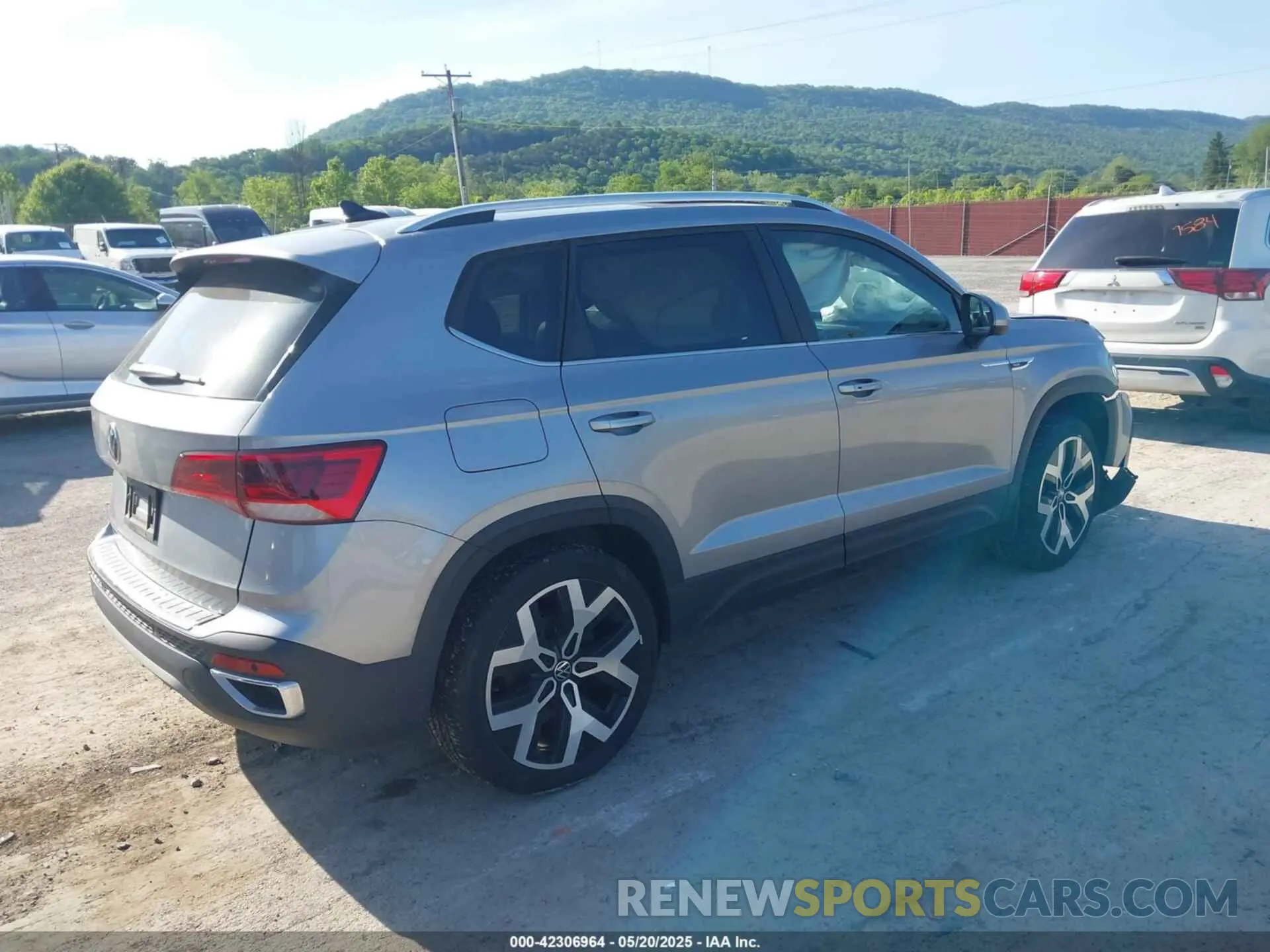 4 fotografías del automóvil dañado 3VV2X7B21PM318214 VOLKSWAGEN TAOS 2023