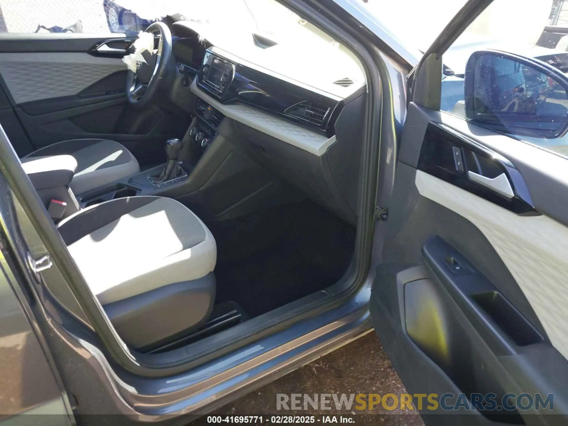 5 fotografías del automóvil dañado 3VVCX7B24PM368755 VOLKSWAGEN TAOS 2023