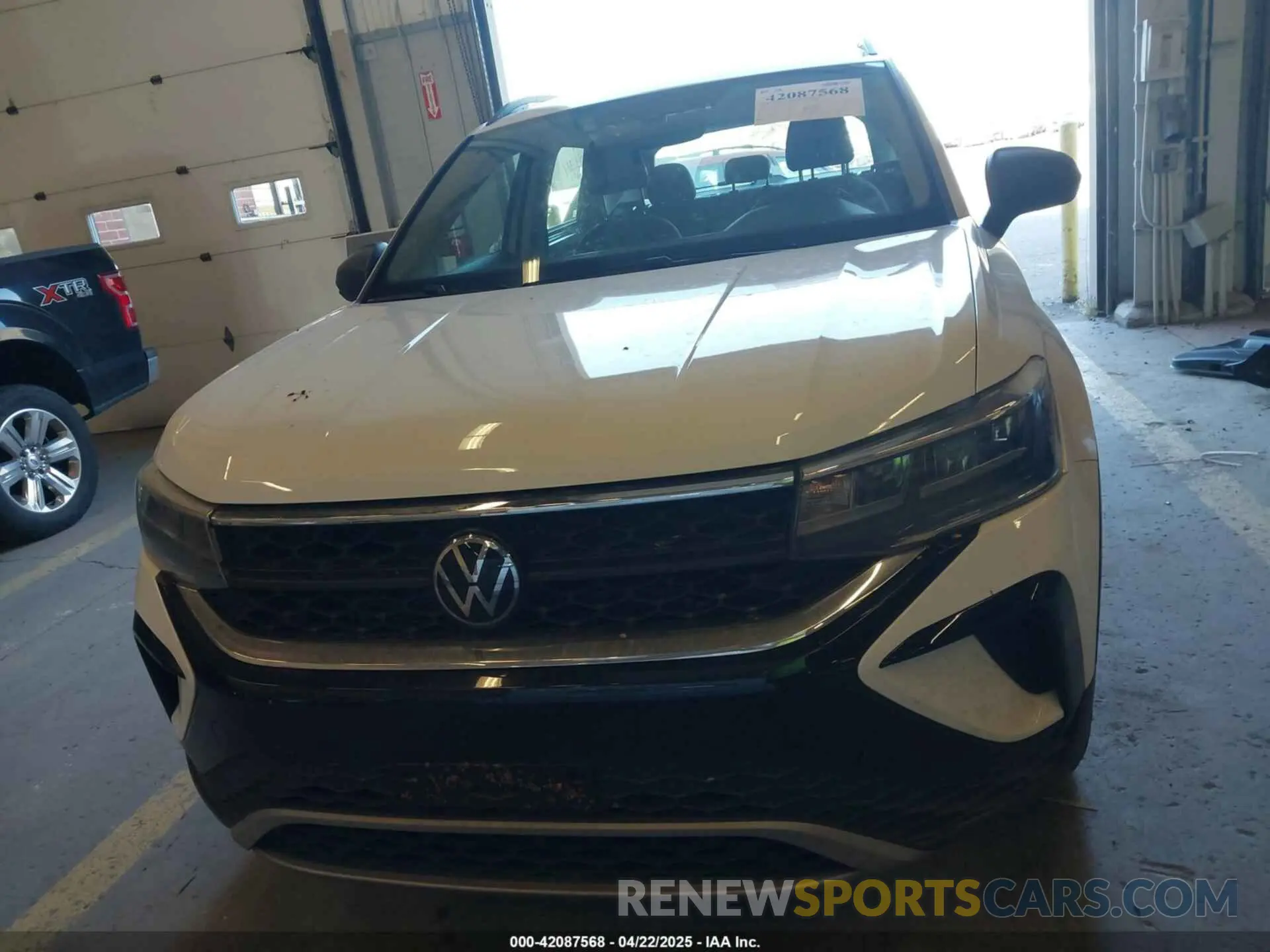 13 fotografías del automóvil dañado 3VVCX7B26PM365145 VOLKSWAGEN TAOS 2023