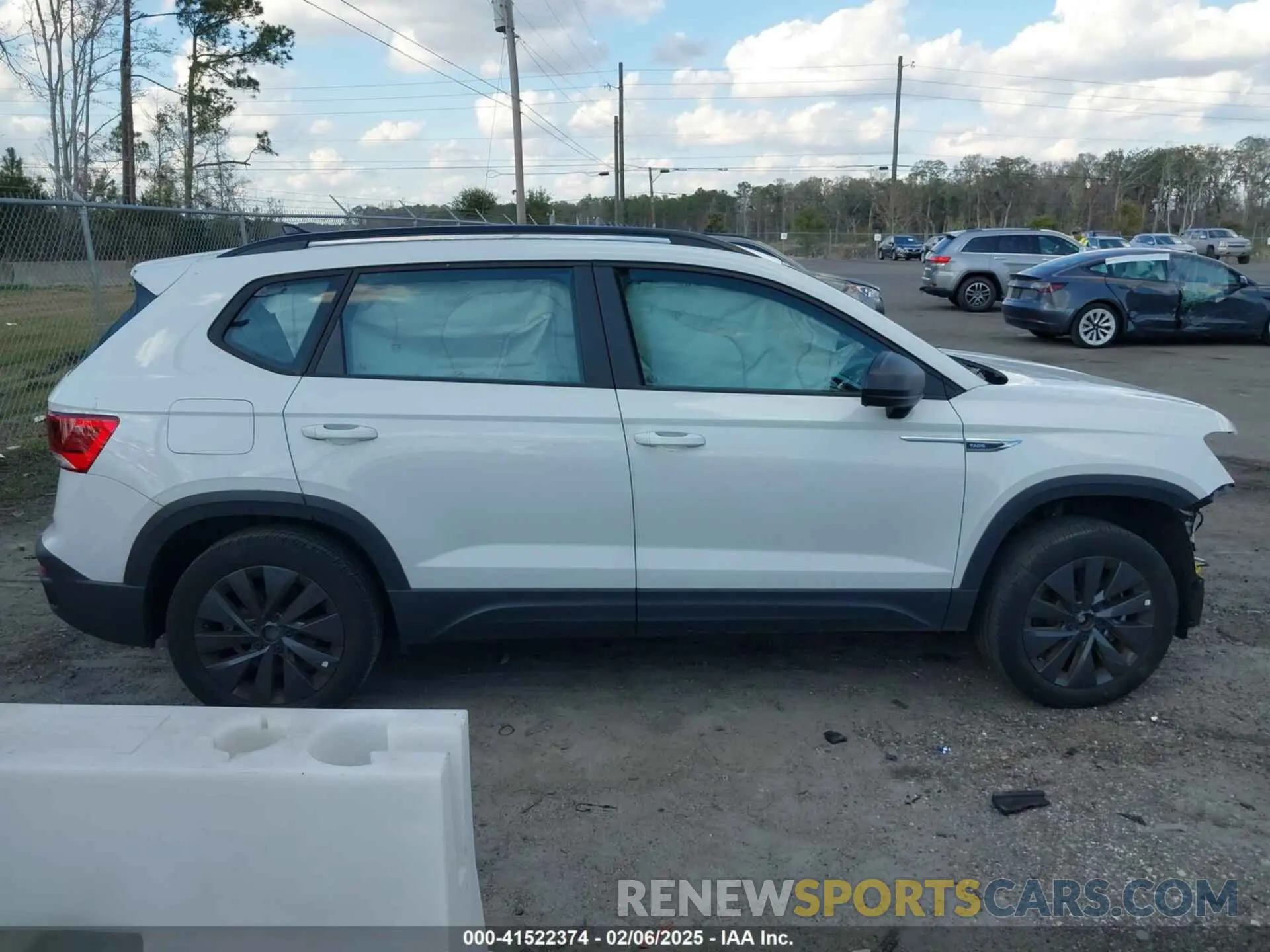 13 fotografías del automóvil dañado 3VVCX7B2XPM330477 VOLKSWAGEN TAOS 2023