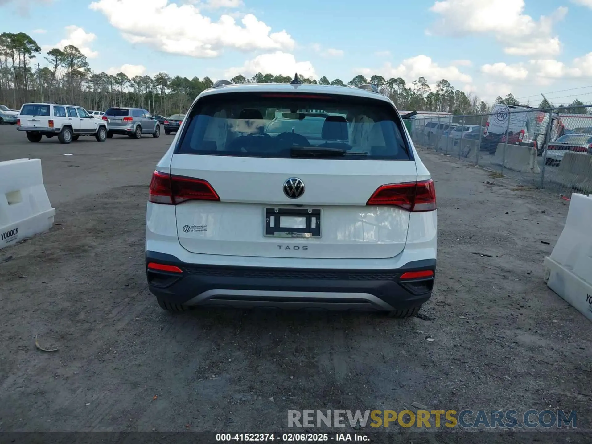 16 fotografías del automóvil dañado 3VVCX7B2XPM330477 VOLKSWAGEN TAOS 2023