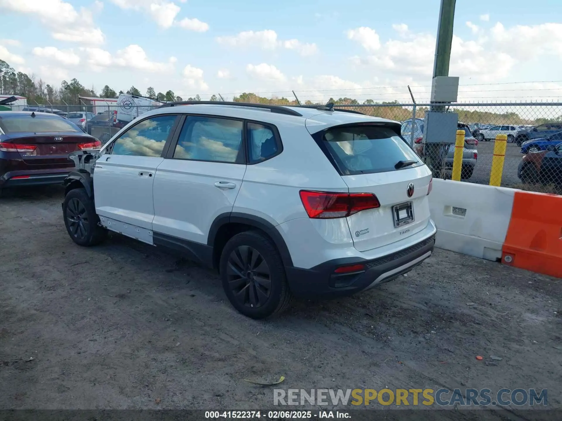 3 fotografías del automóvil dañado 3VVCX7B2XPM330477 VOLKSWAGEN TAOS 2023