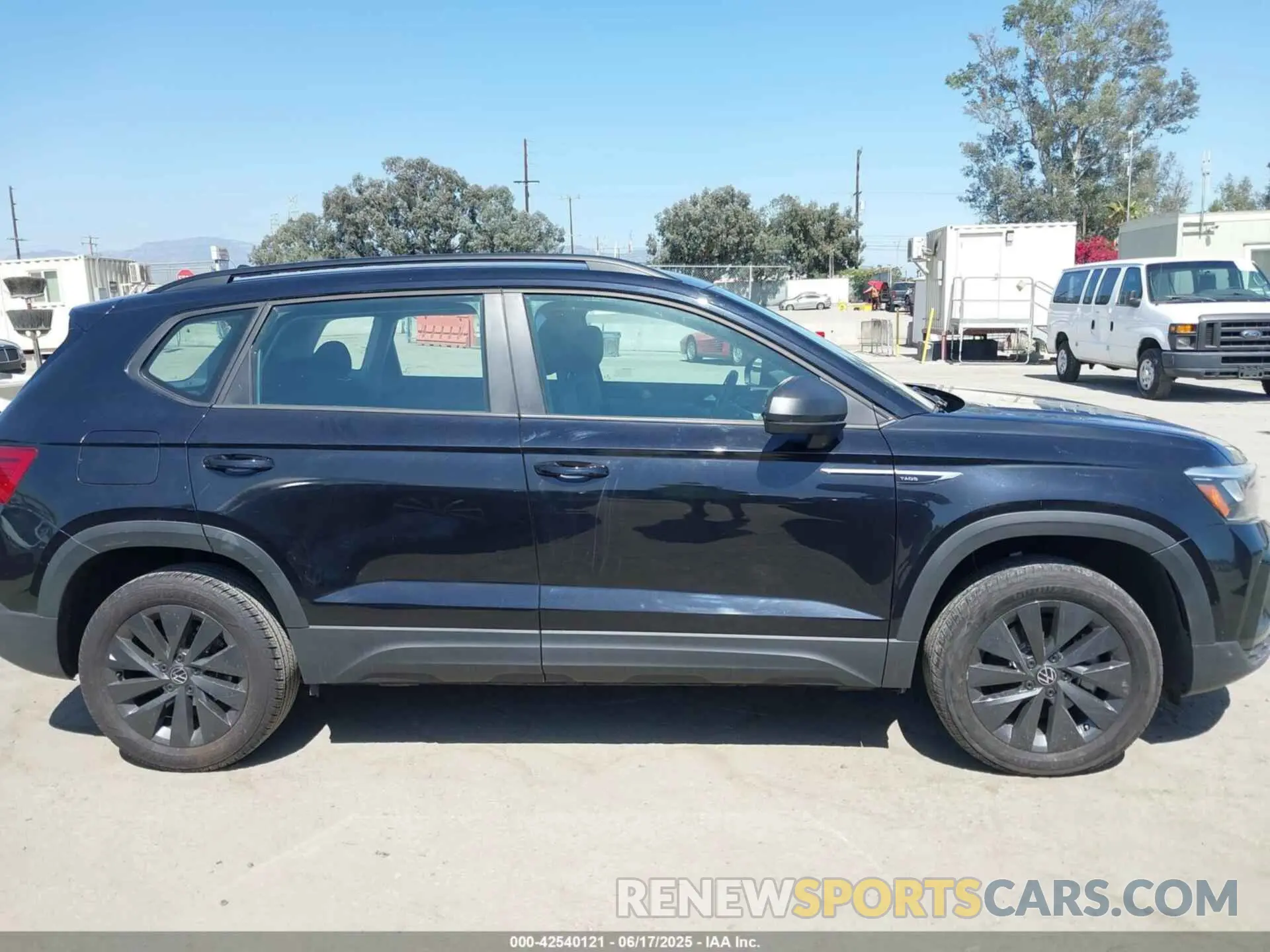 13 fotografías del automóvil dañado 3VVCX7B2XPM368761 VOLKSWAGEN TAOS 2023