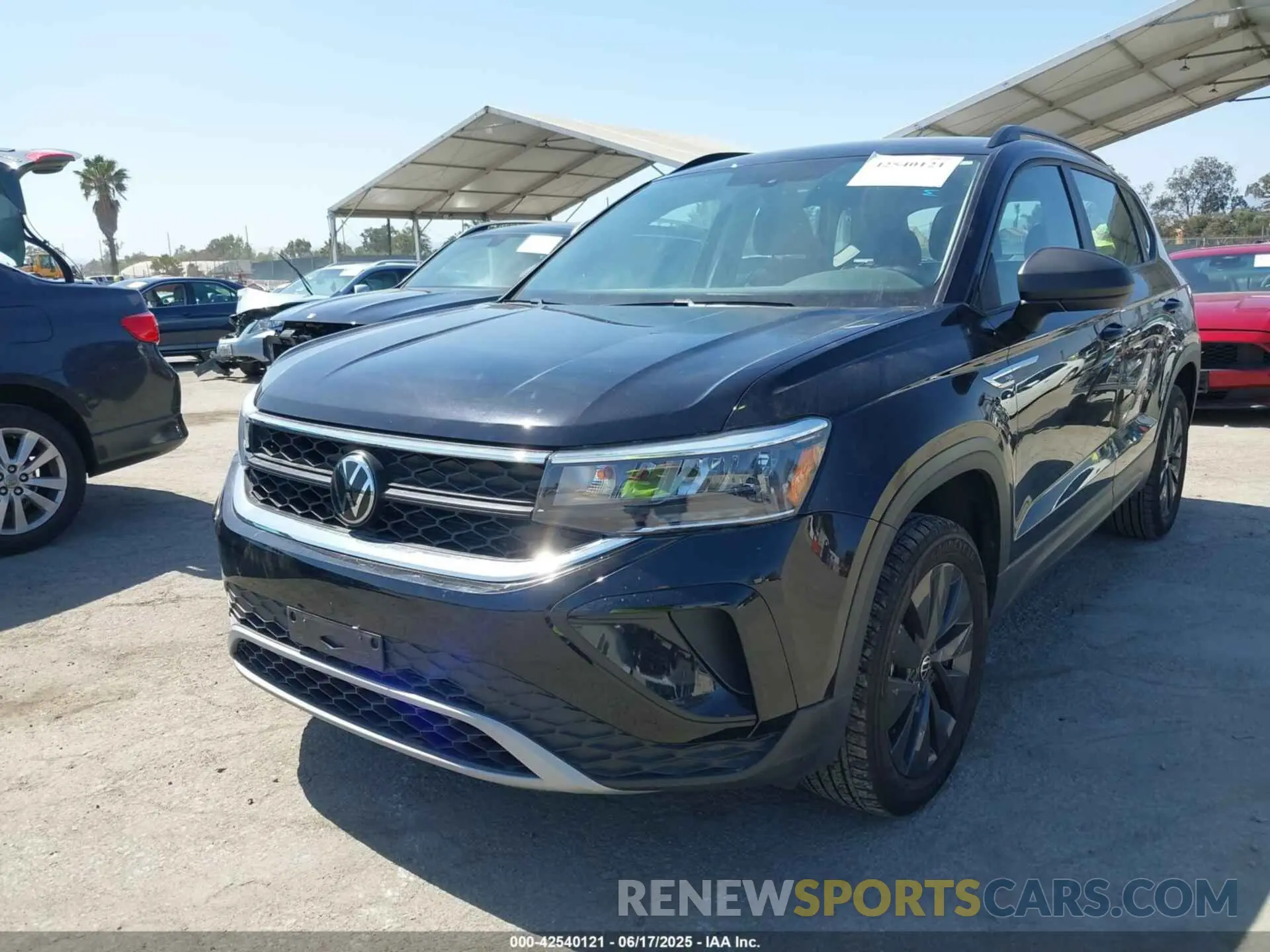 2 fotografías del automóvil dañado 3VVCX7B2XPM368761 VOLKSWAGEN TAOS 2023