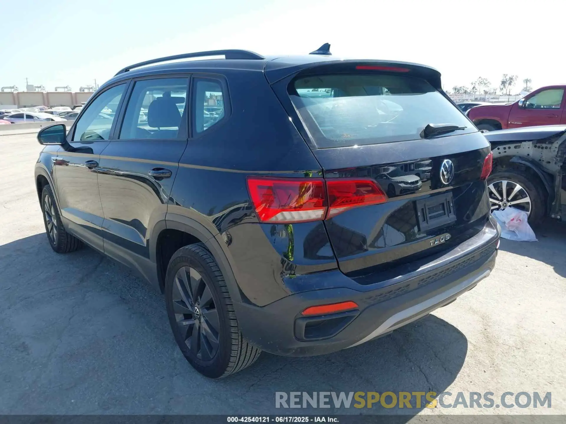 3 fotografías del automóvil dañado 3VVCX7B2XPM368761 VOLKSWAGEN TAOS 2023