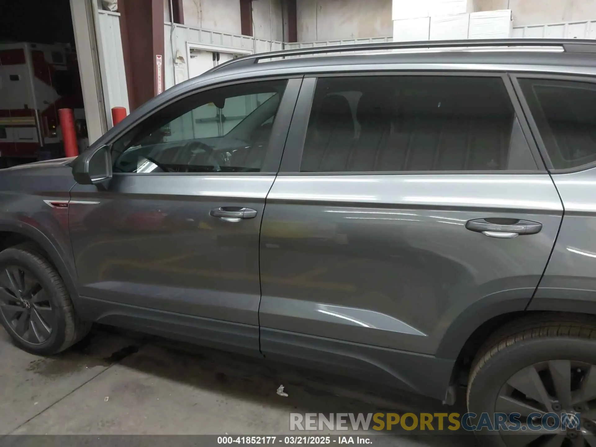 14 fotografías del automóvil dañado 3VVDX7B20PM328807 VOLKSWAGEN TAOS 2023