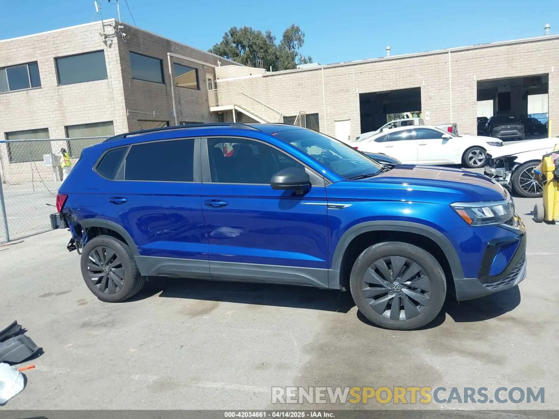 14 fotografías del automóvil dañado 3VVDX7B24PM382465 VOLKSWAGEN TAOS 2023