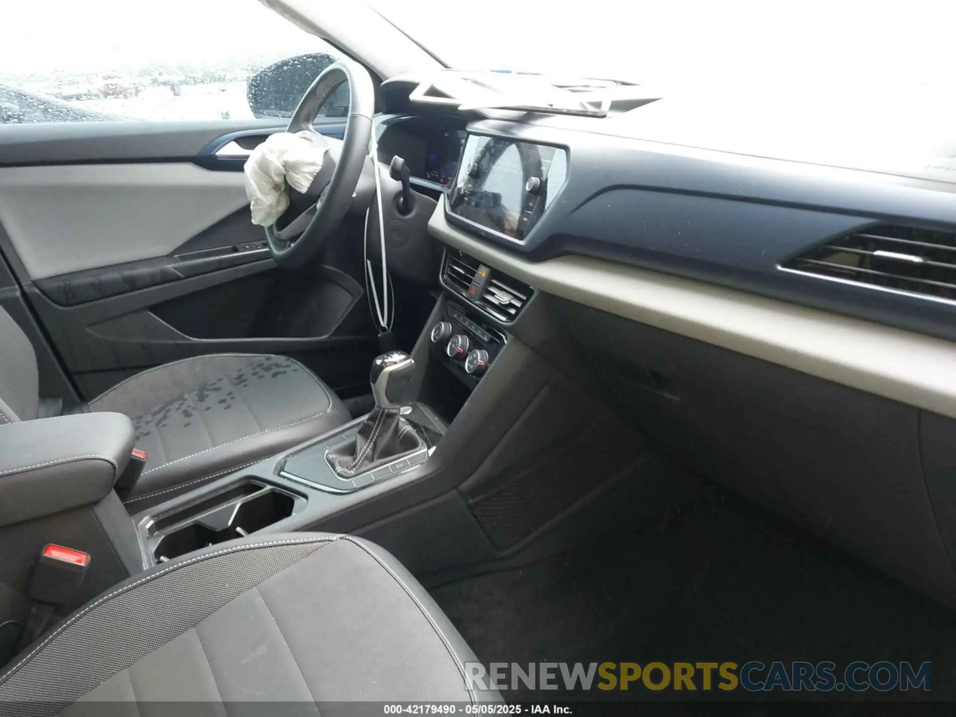 5 fotografías del automóvil dañado 3VVEX7B21PM344647 VOLKSWAGEN TAOS 2023