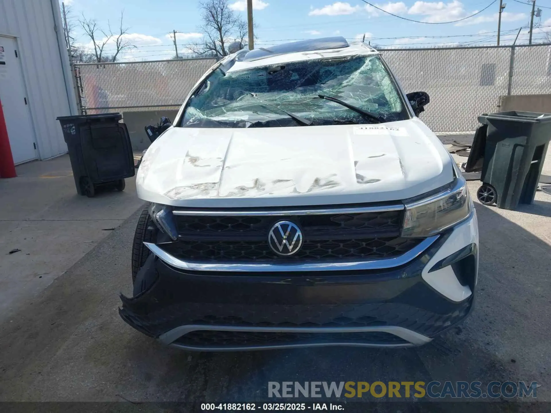 13 fotografías del automóvil dañado 3VVEX7B29PM300606 VOLKSWAGEN TAOS 2023
