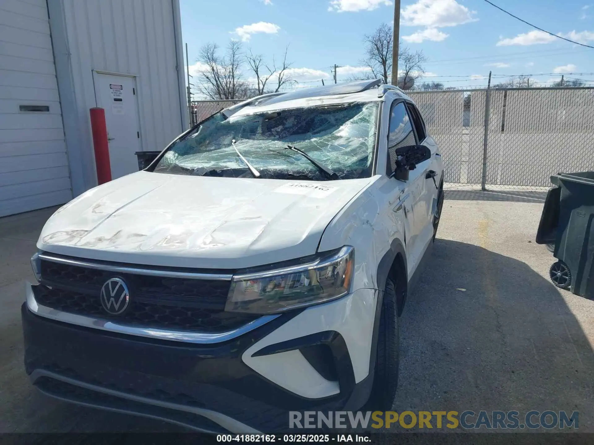 2 fotografías del automóvil dañado 3VVEX7B29PM300606 VOLKSWAGEN TAOS 2023