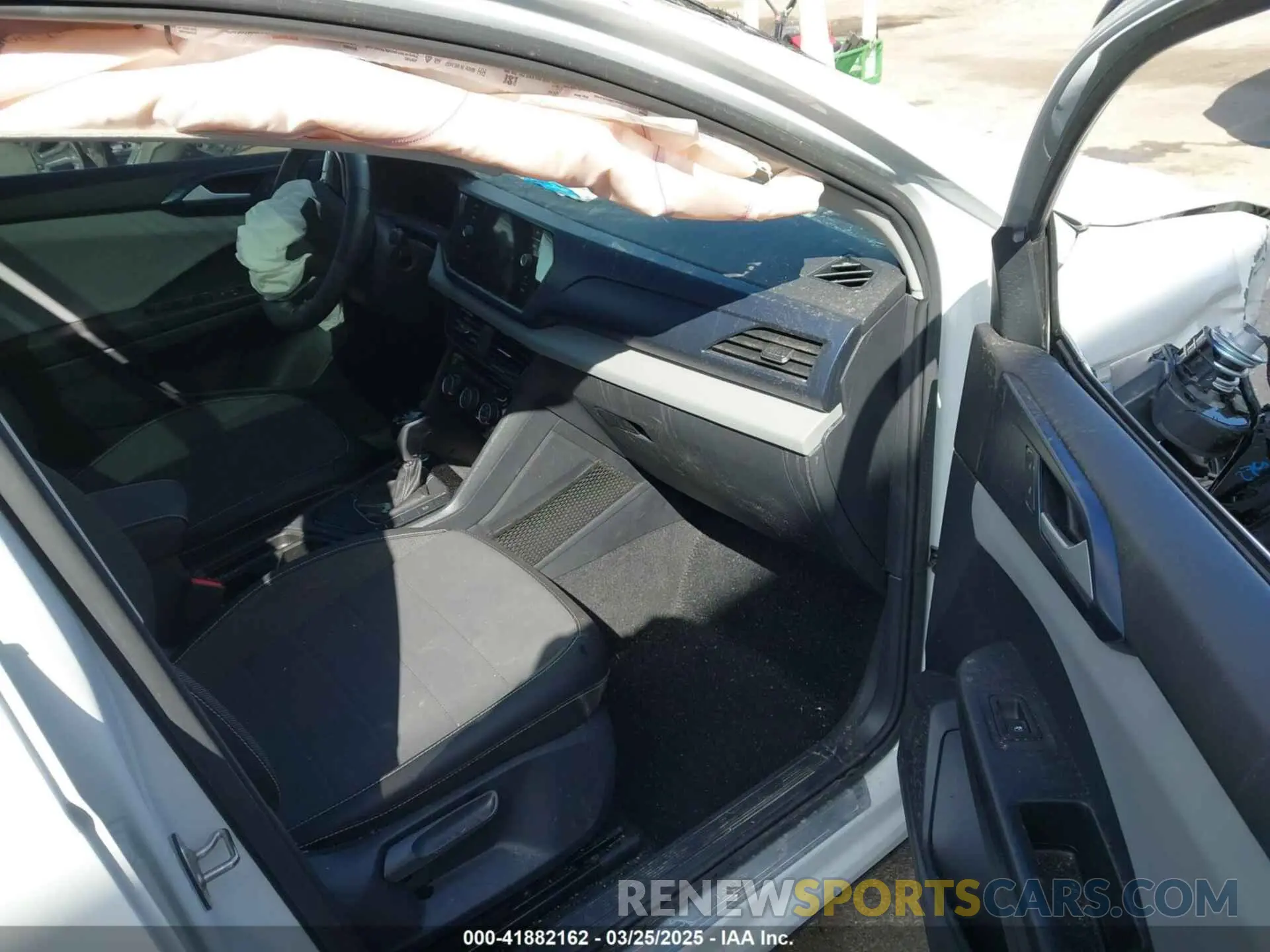 5 fotografías del automóvil dañado 3VVEX7B29PM300606 VOLKSWAGEN TAOS 2023