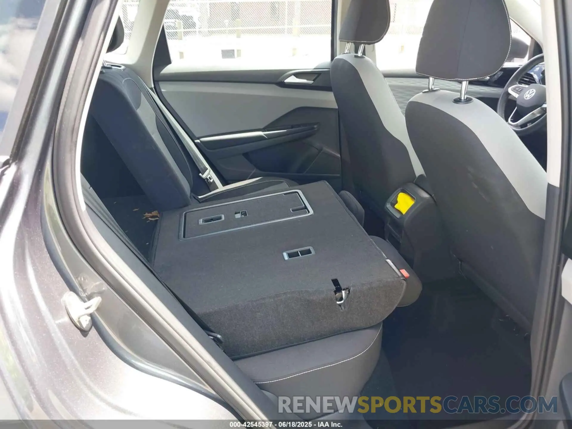 8 fotografías del automóvil dañado 3VVMX7B24PM356965 VOLKSWAGEN TAOS 2023