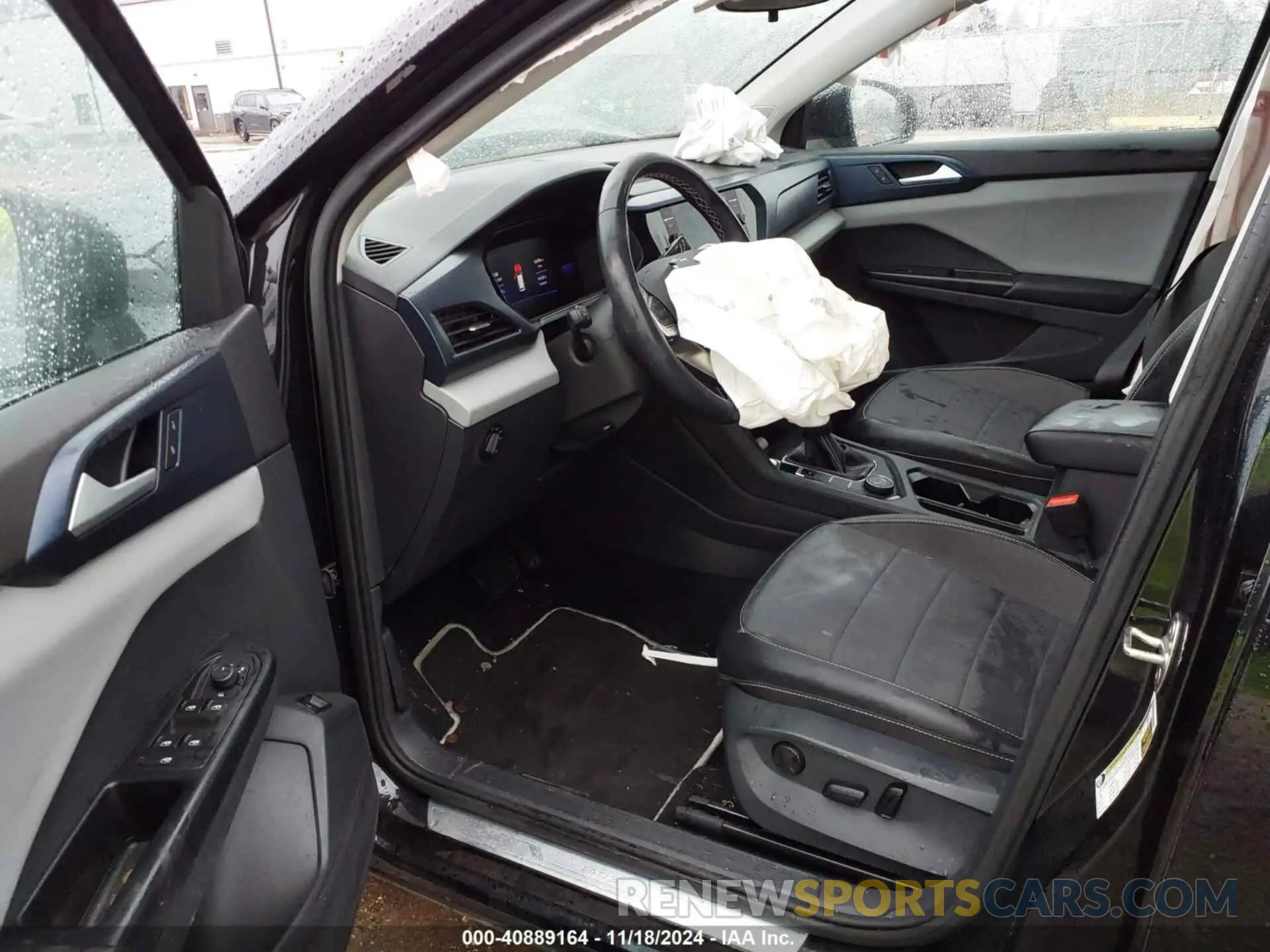 17 fotografías del automóvil dañado 3VVNX7B22PM336007 VOLKSWAGEN TAOS 2023