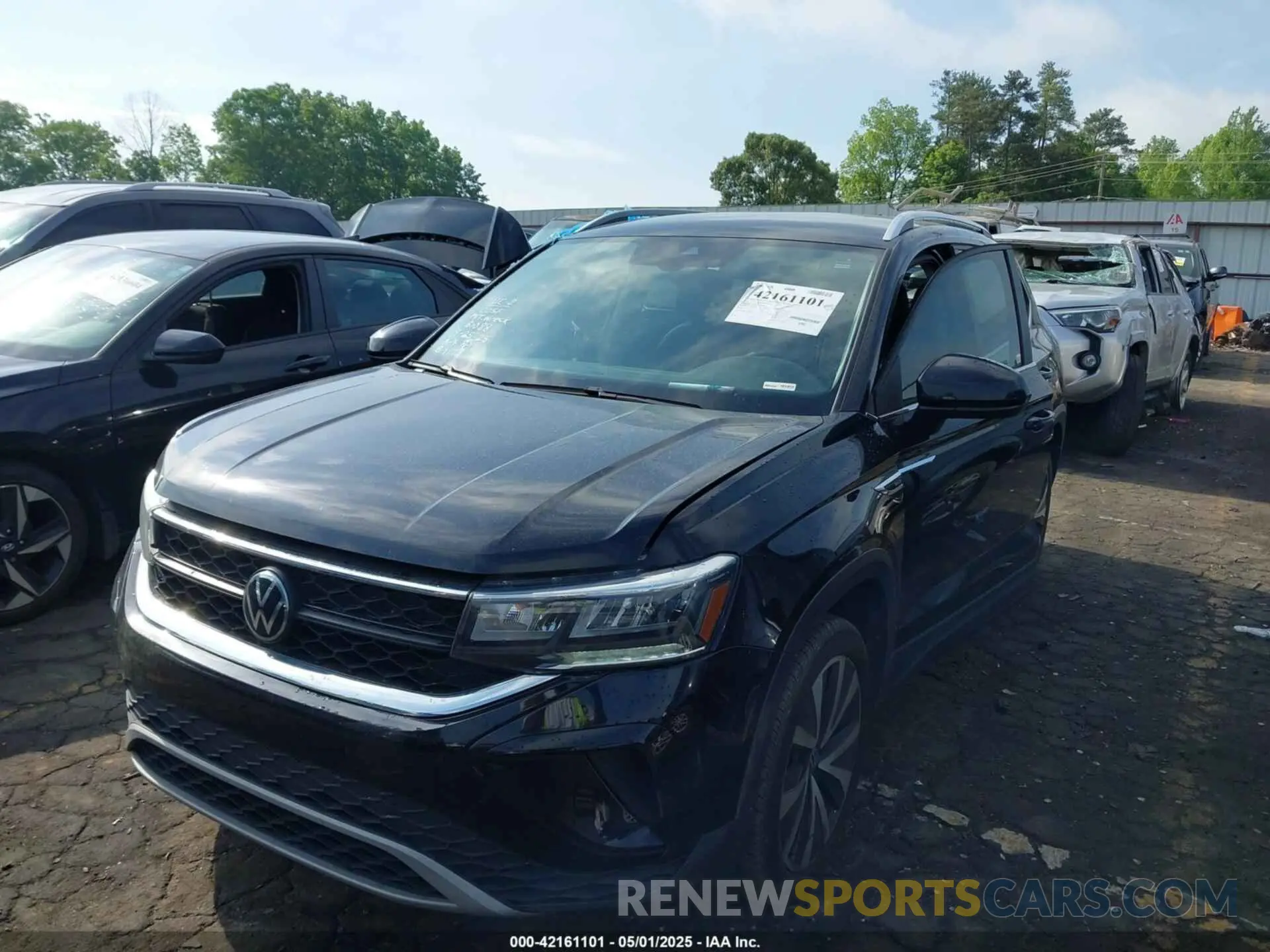 2 fotografías del automóvil dañado 3VVSX7B29PM304772 VOLKSWAGEN TAOS 2023