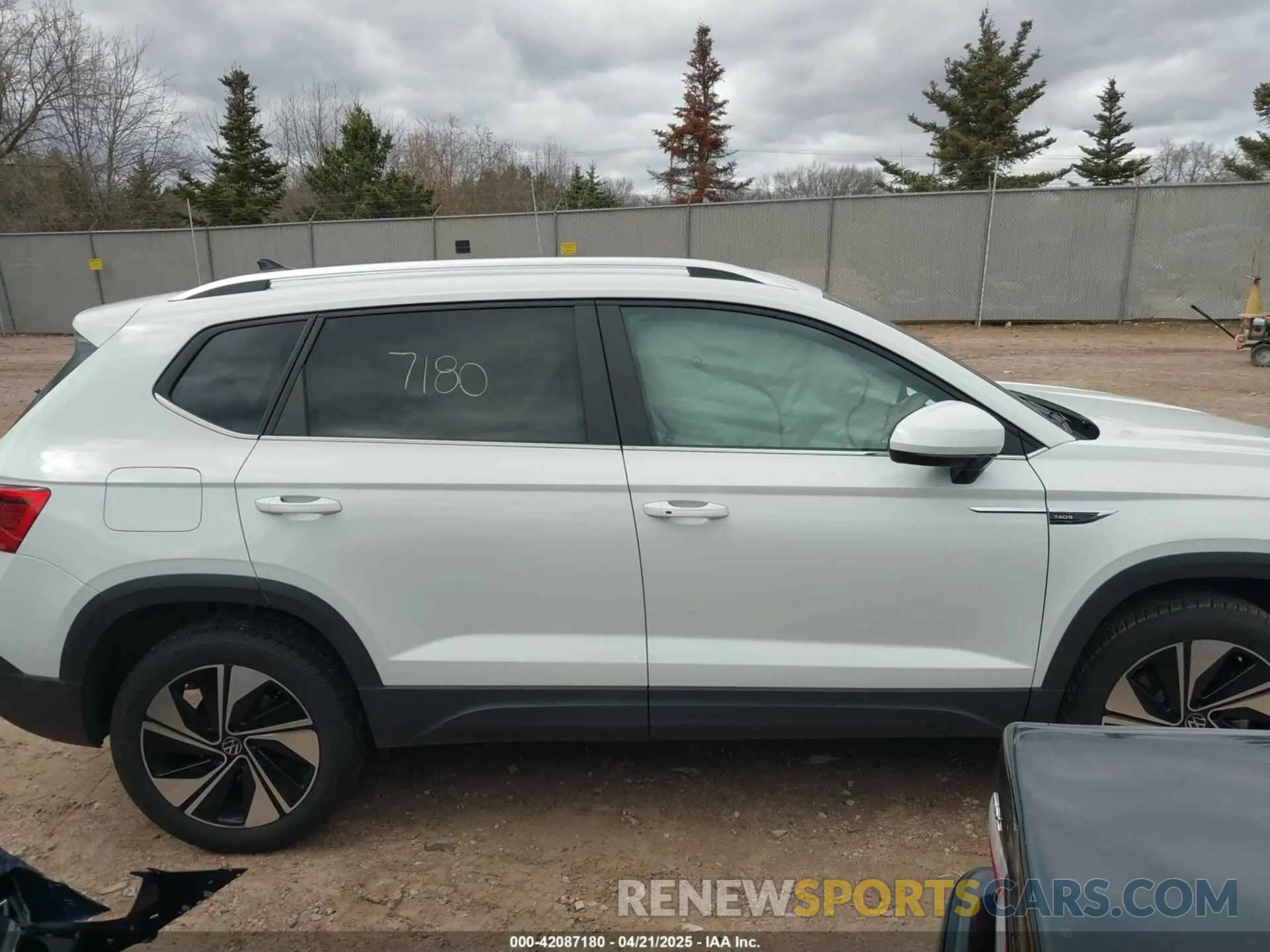 13 fotografías del automóvil dañado 3VVVX7B28PM360666 VOLKSWAGEN TAOS 2023