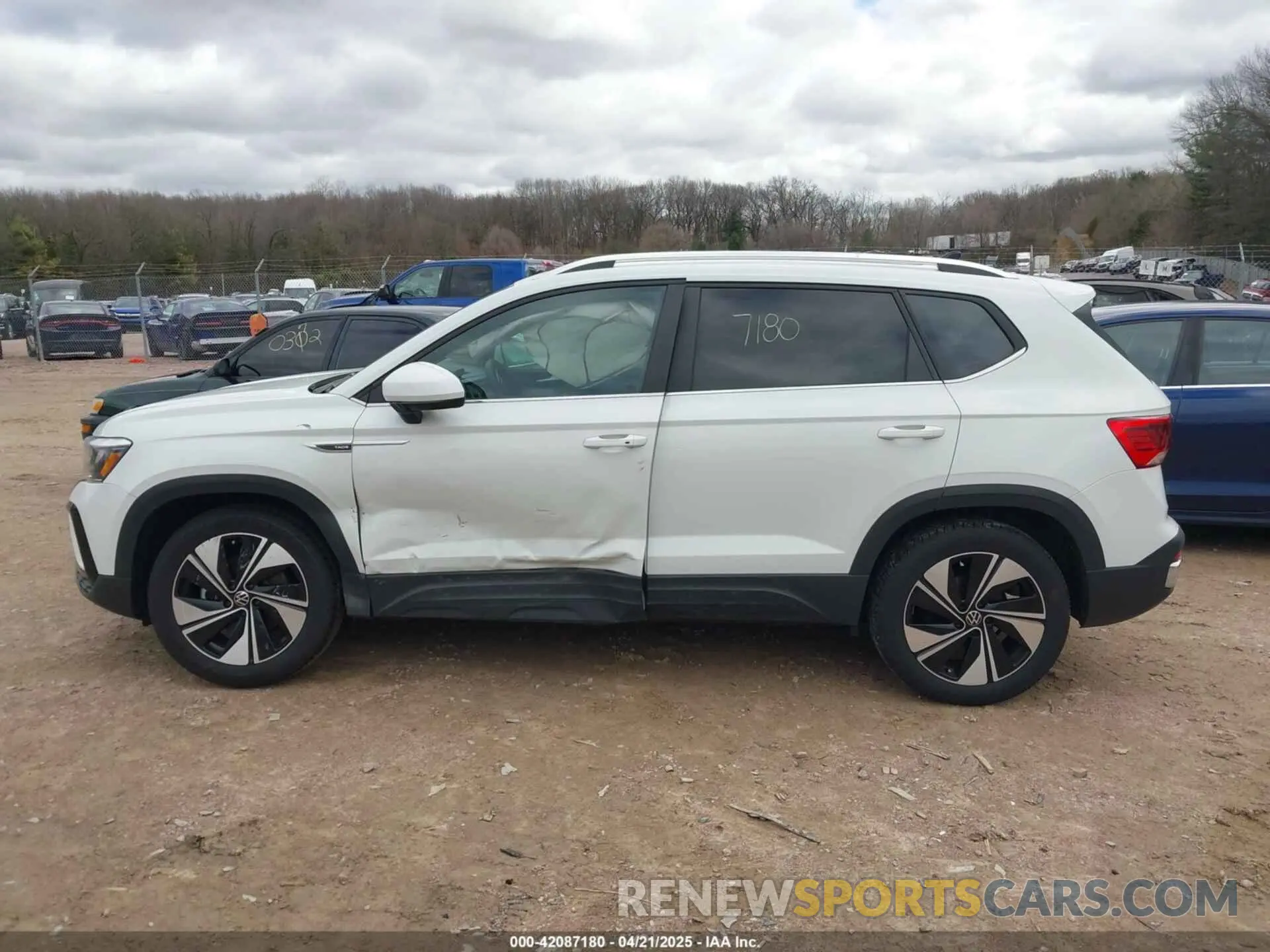 14 fotografías del automóvil dañado 3VVVX7B28PM360666 VOLKSWAGEN TAOS 2023