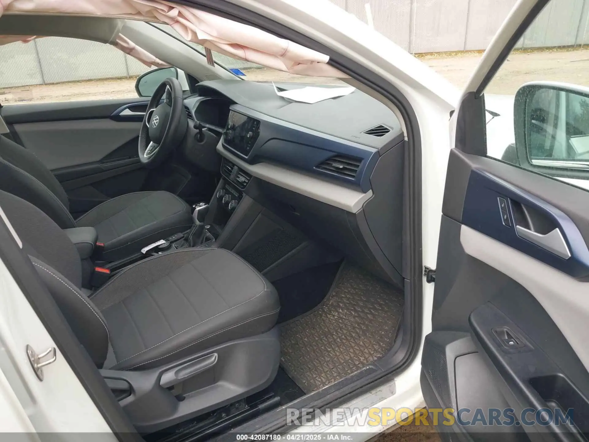 5 fotografías del automóvil dañado 3VVVX7B28PM360666 VOLKSWAGEN TAOS 2023