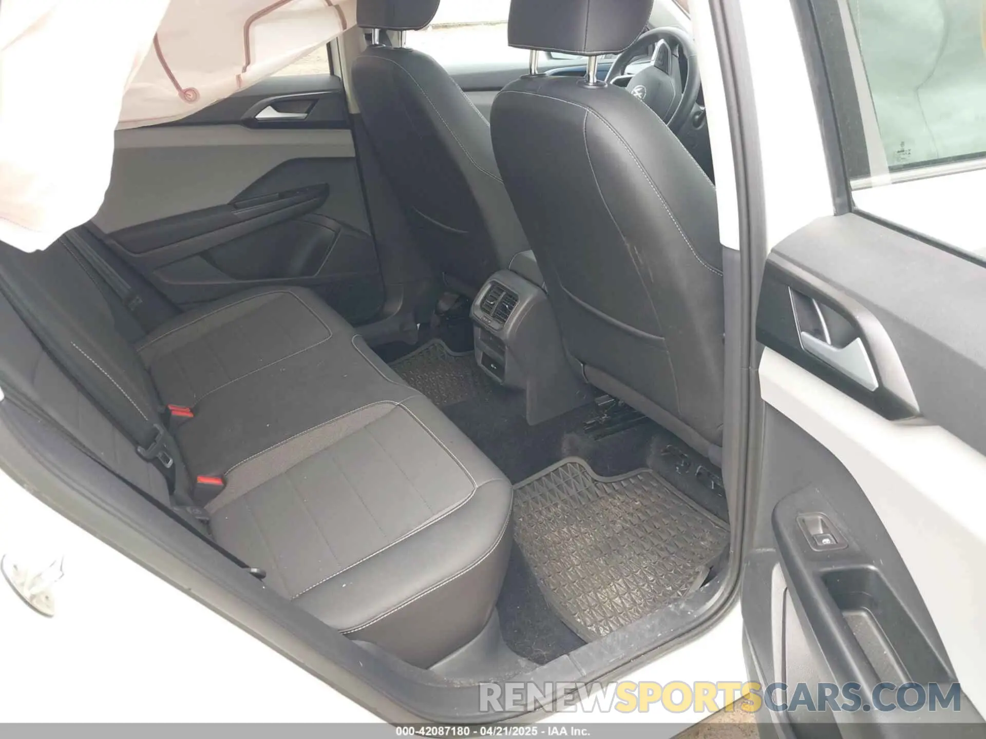 8 fotografías del automóvil dañado 3VVVX7B28PM360666 VOLKSWAGEN TAOS 2023