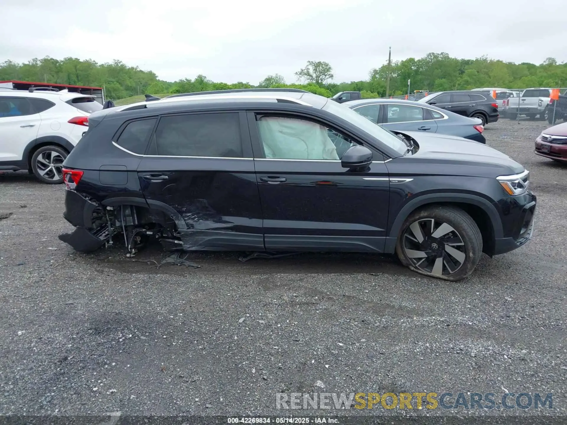 13 fotografías del automóvil dañado 3VV4X7B29RM036589 VOLKSWAGEN TAOS 2024