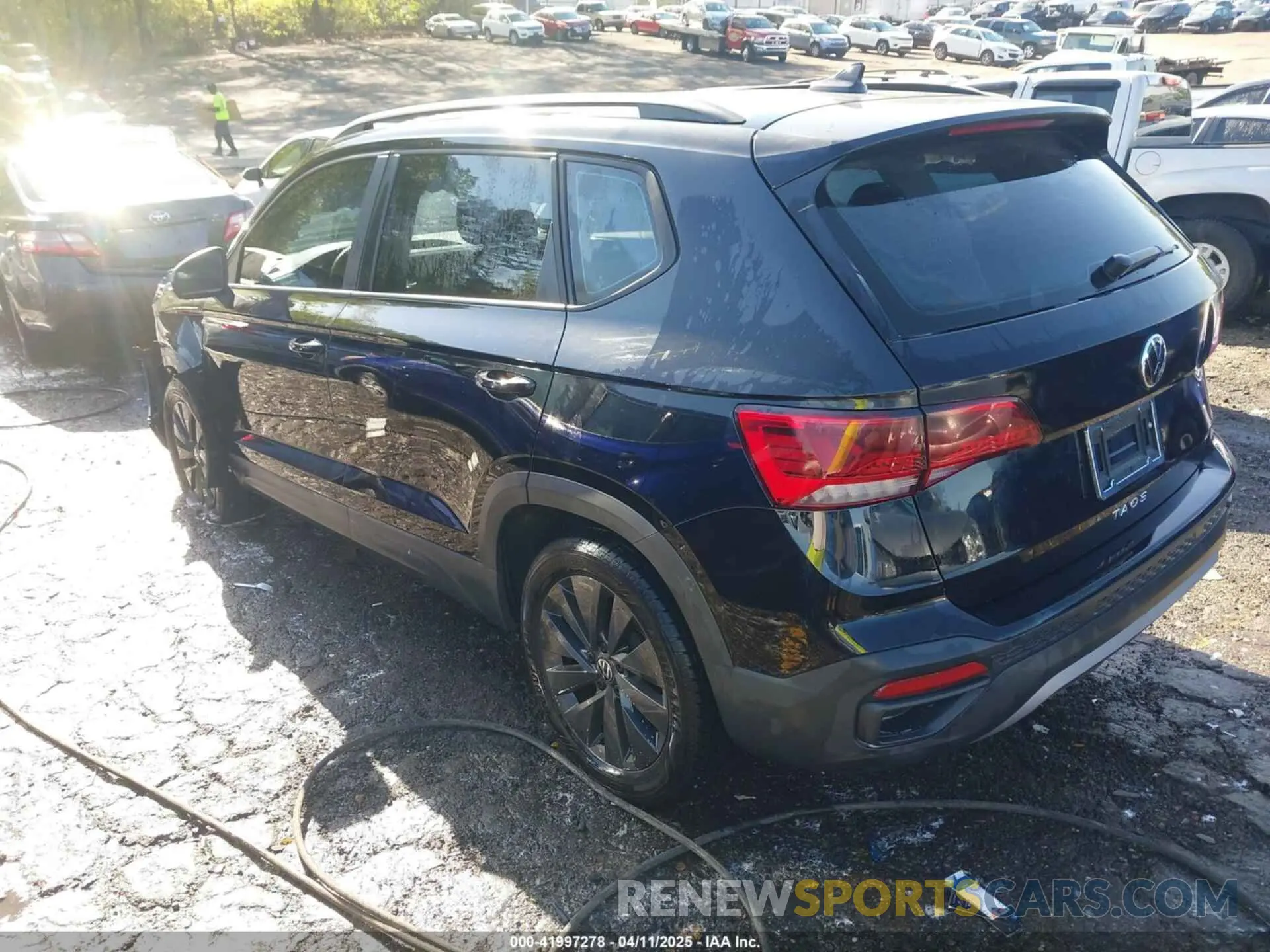 3 fotografías del automóvil dañado 3VV5X7B20RM101513 VOLKSWAGEN TAOS 2024
