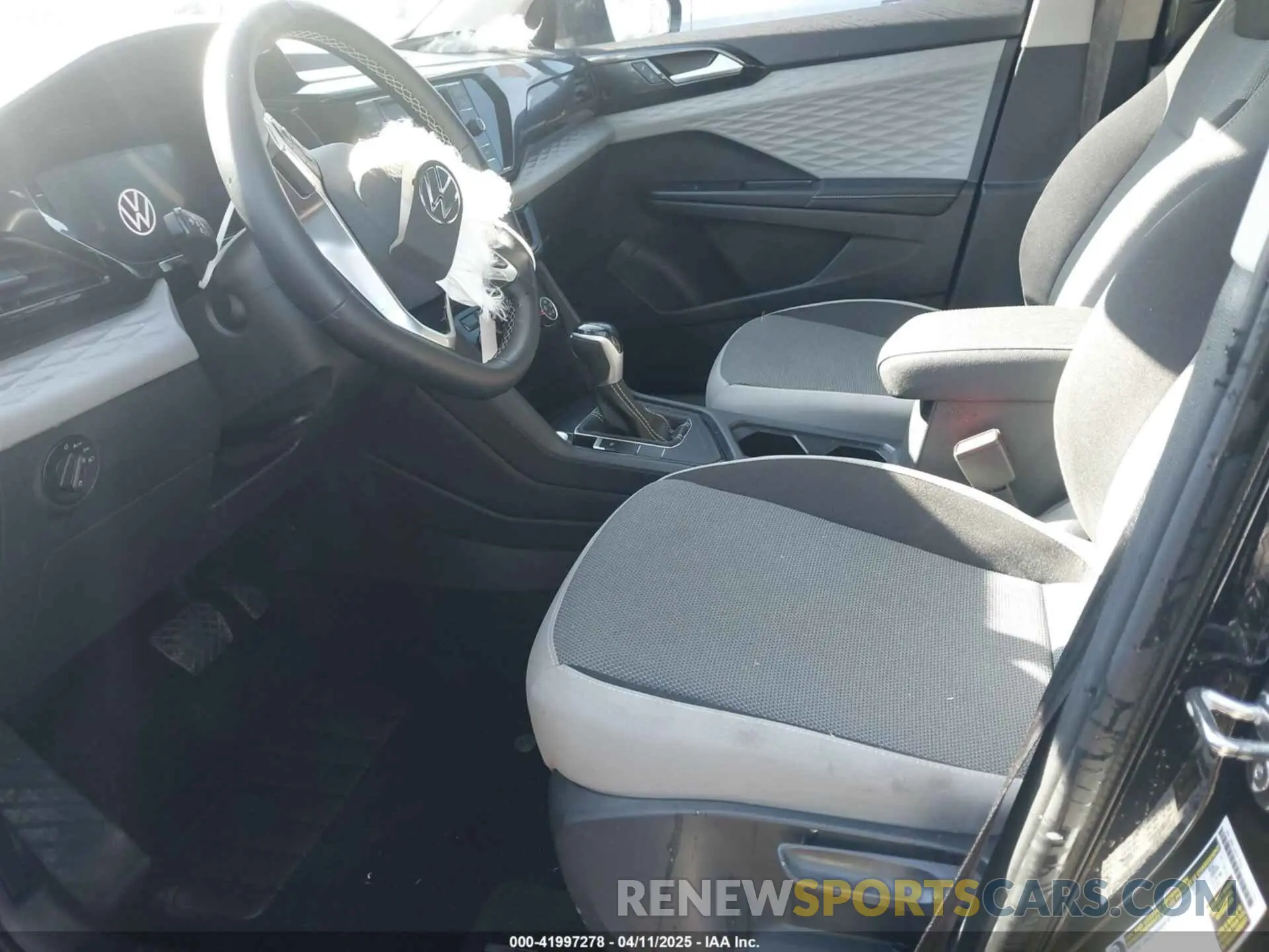 5 fotografías del automóvil dañado 3VV5X7B20RM101513 VOLKSWAGEN TAOS 2024