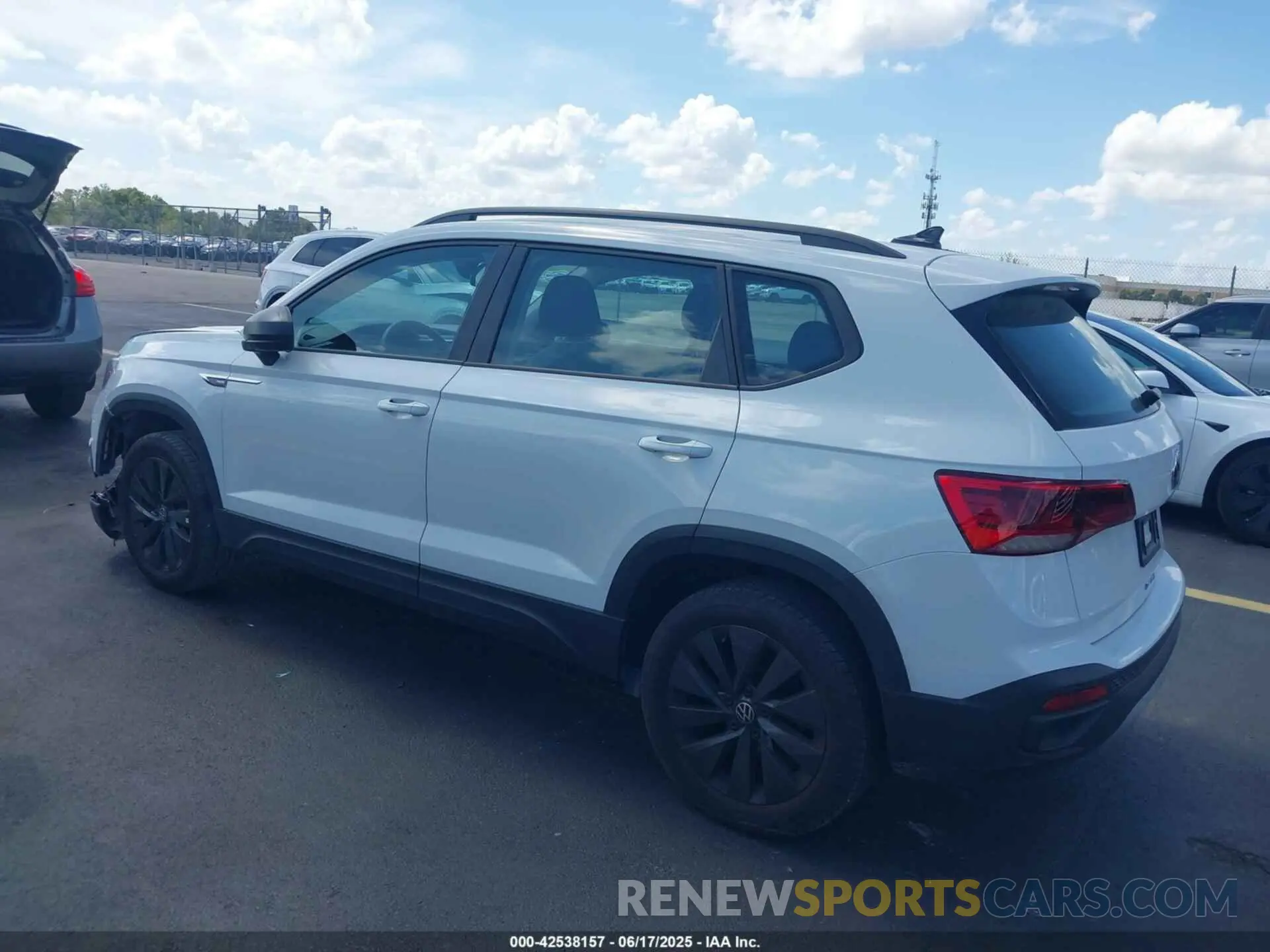 3 fotografías del automóvil dañado 3VV5X7B21RM101357 VOLKSWAGEN TAOS 2024