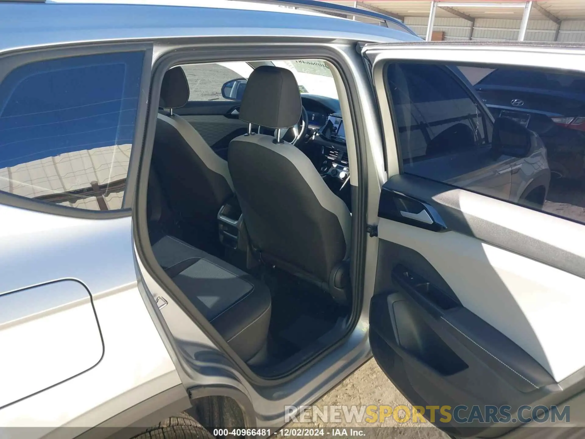 8 fotografías del automóvil dañado 3VV5X7B21RM105084 VOLKSWAGEN TAOS 2024
