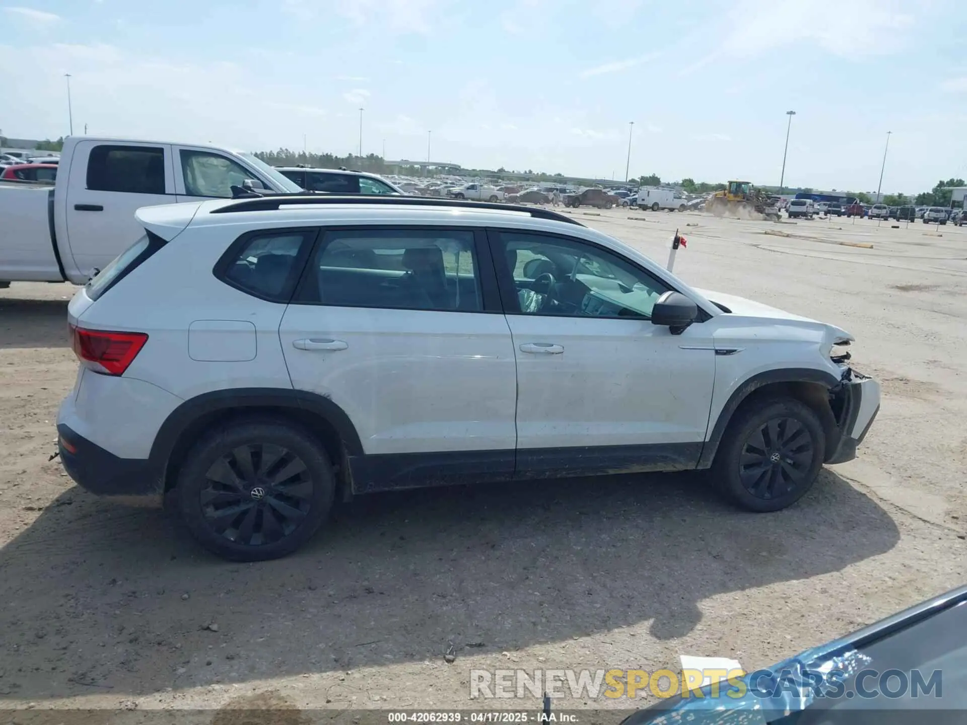 13 fotografías del automóvil dañado 3VV5X7B28RM010019 VOLKSWAGEN TAOS 2024
