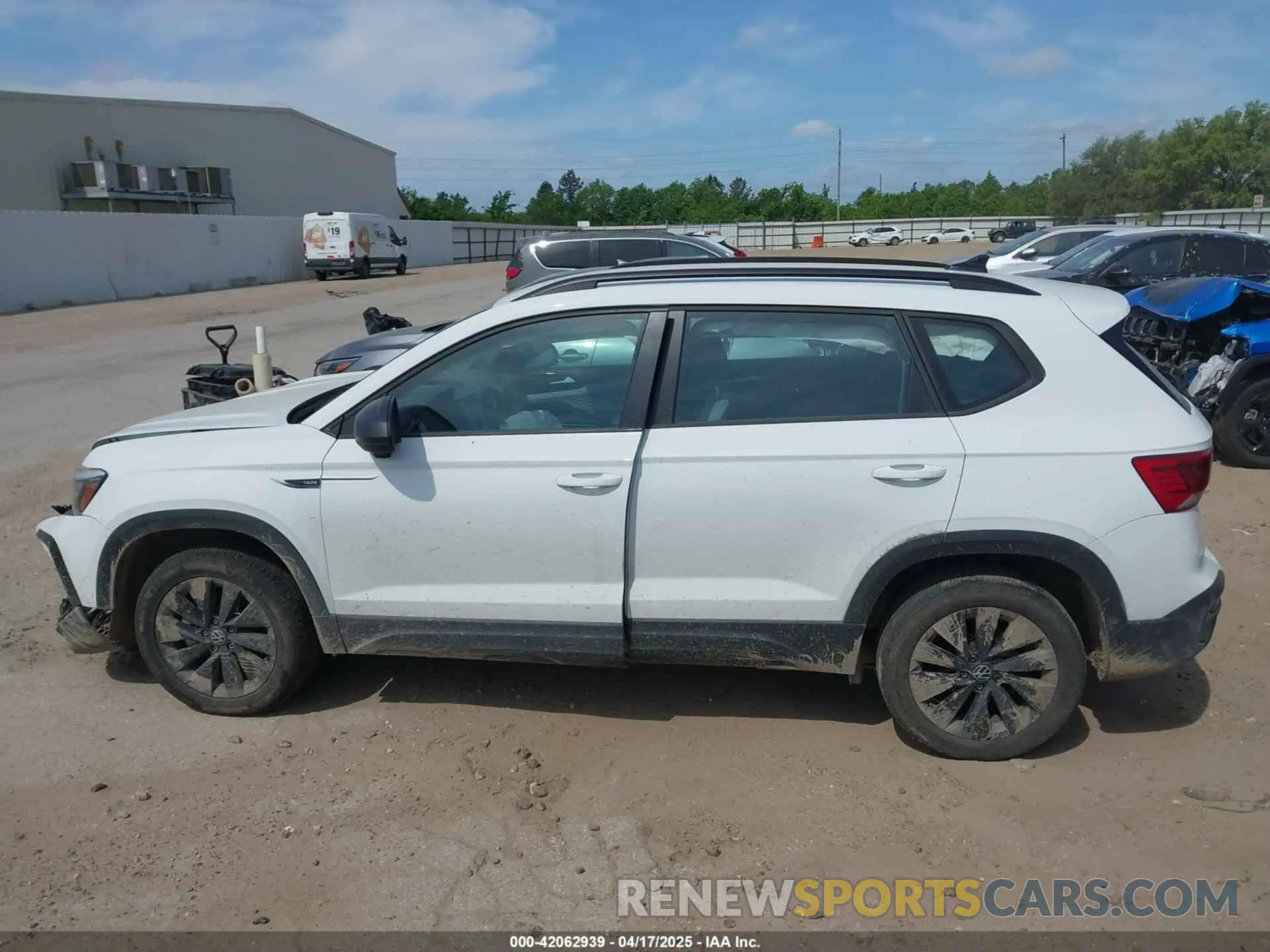 14 fotografías del automóvil dañado 3VV5X7B28RM010019 VOLKSWAGEN TAOS 2024