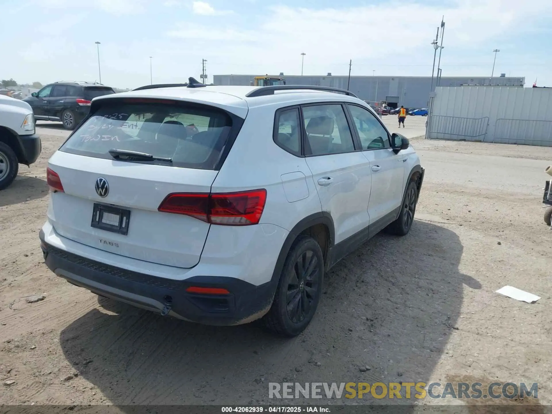 4 fotografías del automóvil dañado 3VV5X7B28RM010019 VOLKSWAGEN TAOS 2024